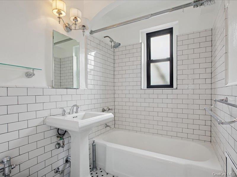 #6 photo, 96-11 65 Road, Rego Park , NY 11374