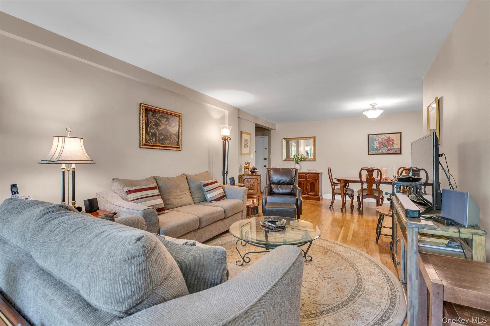 #4 photo, 209-25 18th Avenue, קווינס Bayside , NY 11360