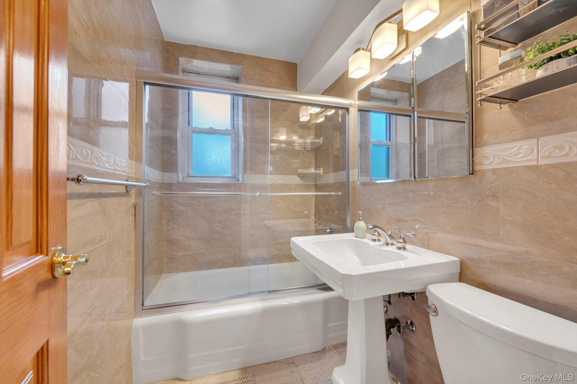 #9 photo, 209-25 18th Avenue, קווינס Bayside , NY 11360