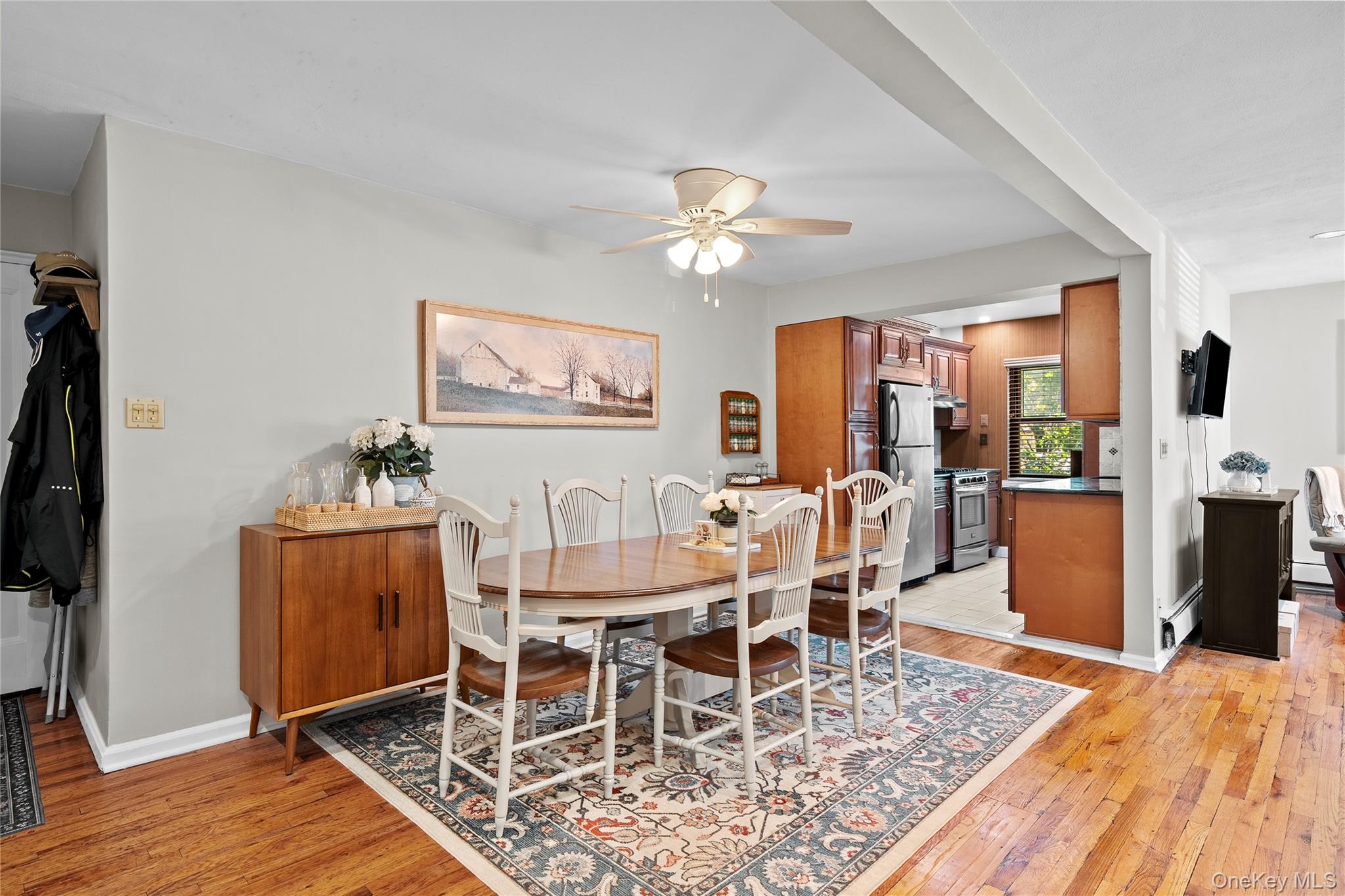 #11 photo, 1195 East Broadway, Hewlett , NY 11557