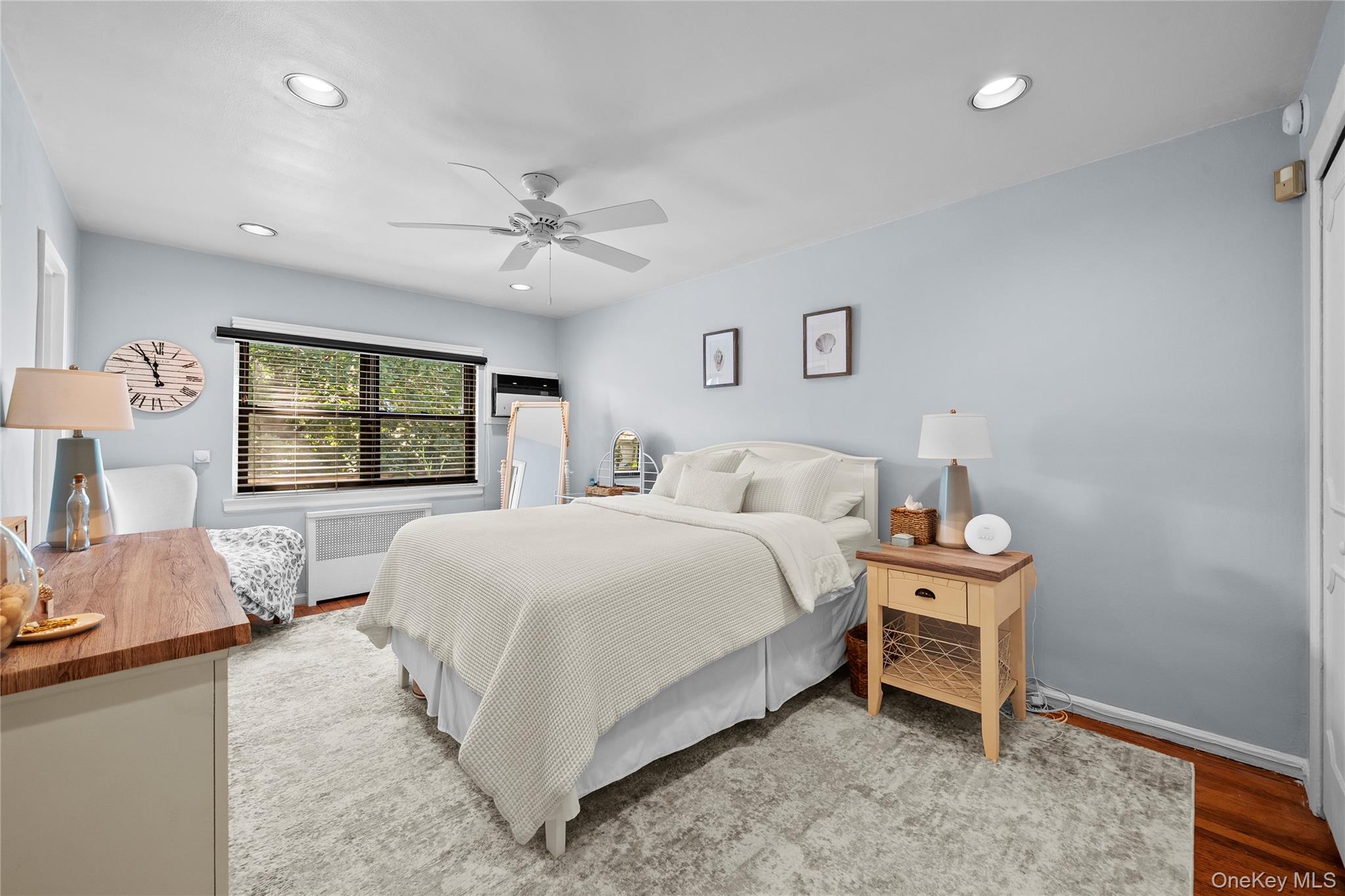 #14 photo, 1195 East Broadway, Hewlett , NY 11557