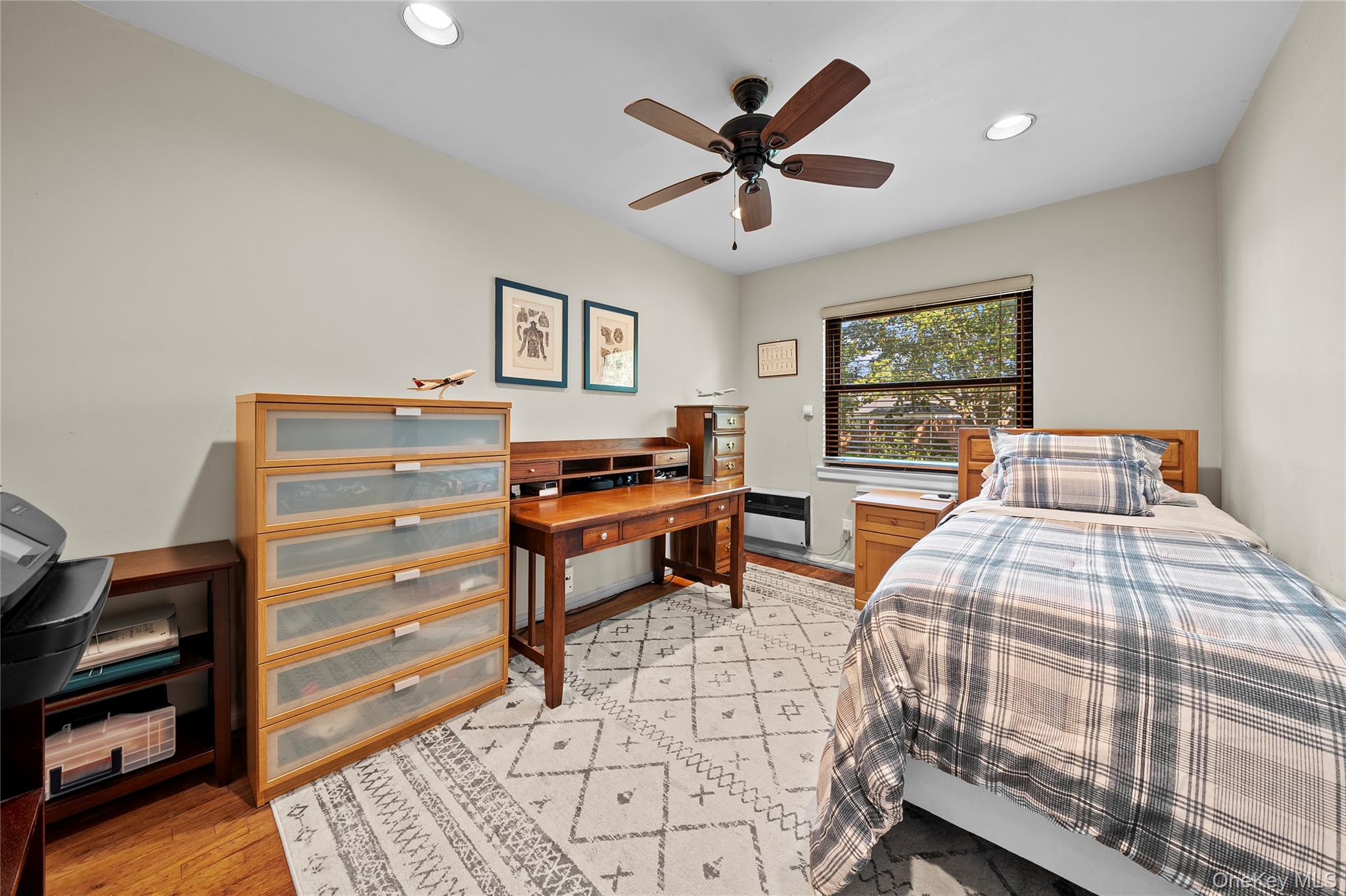 #17 photo, 1195 East Broadway, Hewlett , NY 11557