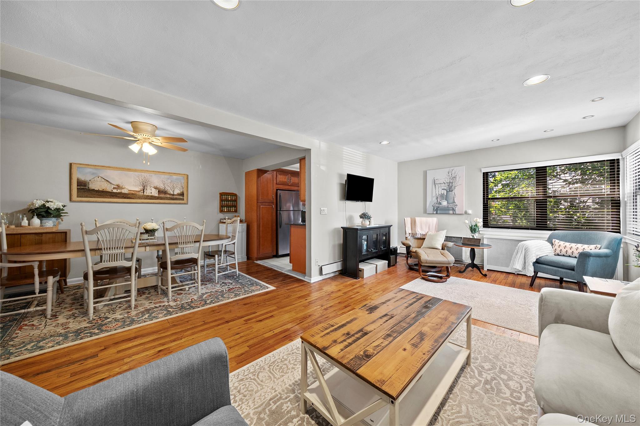 #4 photo, 1195 East Broadway, Hewlett , NY 11557