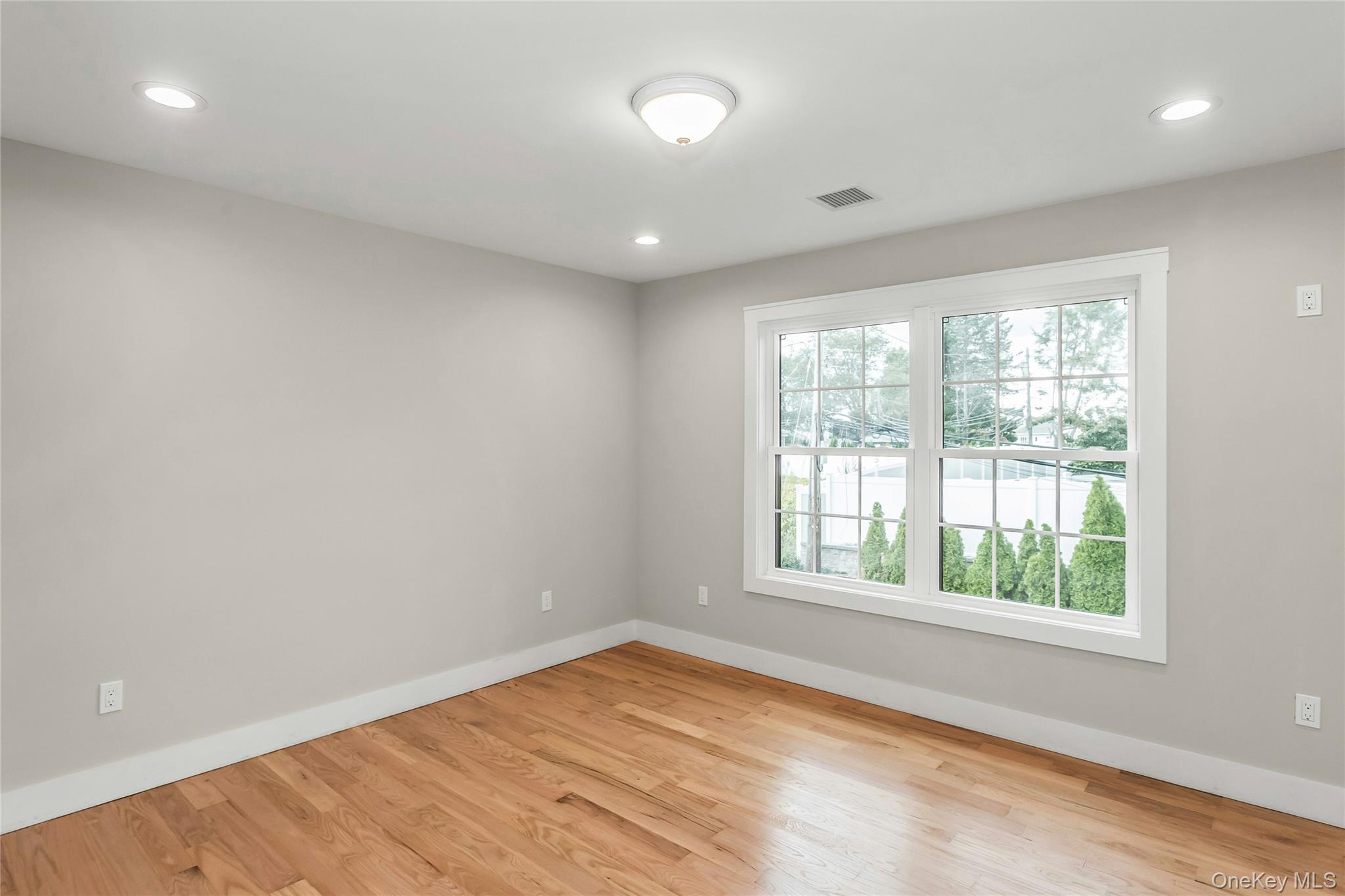 #20 photo, 8 Sebree Place, Plainview , NY 11803