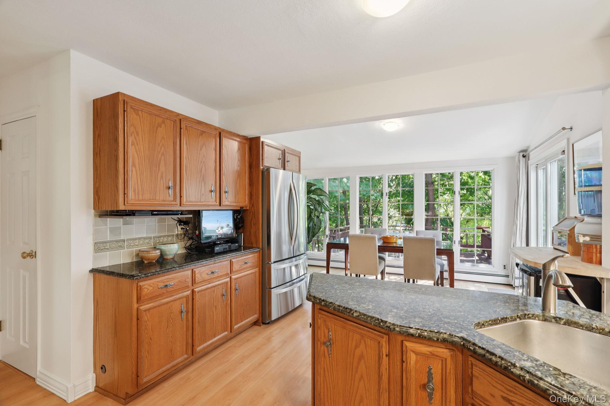 #15 photo, 230 Cook Street, サフォーク郡 Huntington Station , NY 11746