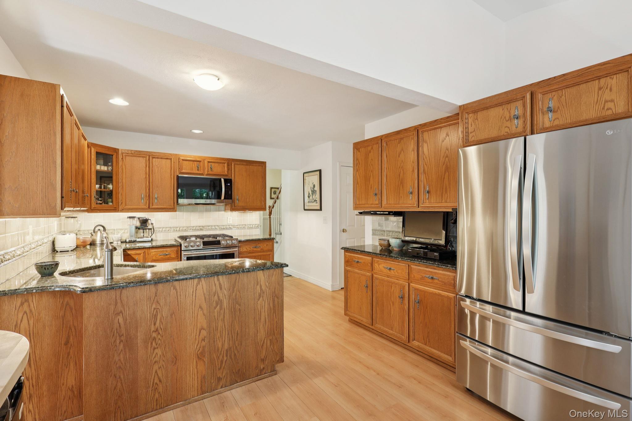 #16 photo, 230 Cook Street, サフォーク郡 Huntington Station , NY 11746