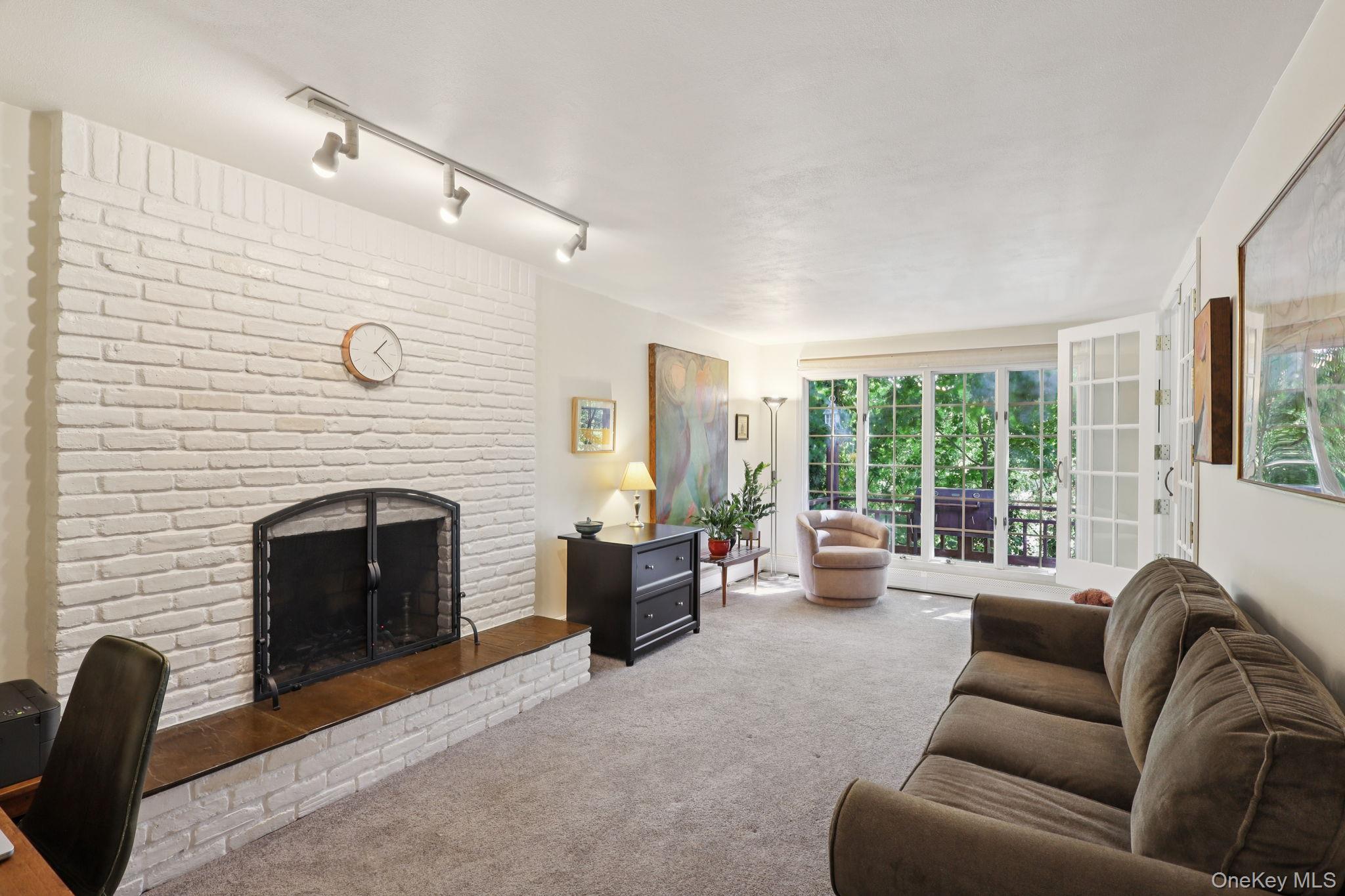 #19 photo, 230 Cook Street, サフォーク郡 Huntington Station , NY 11746