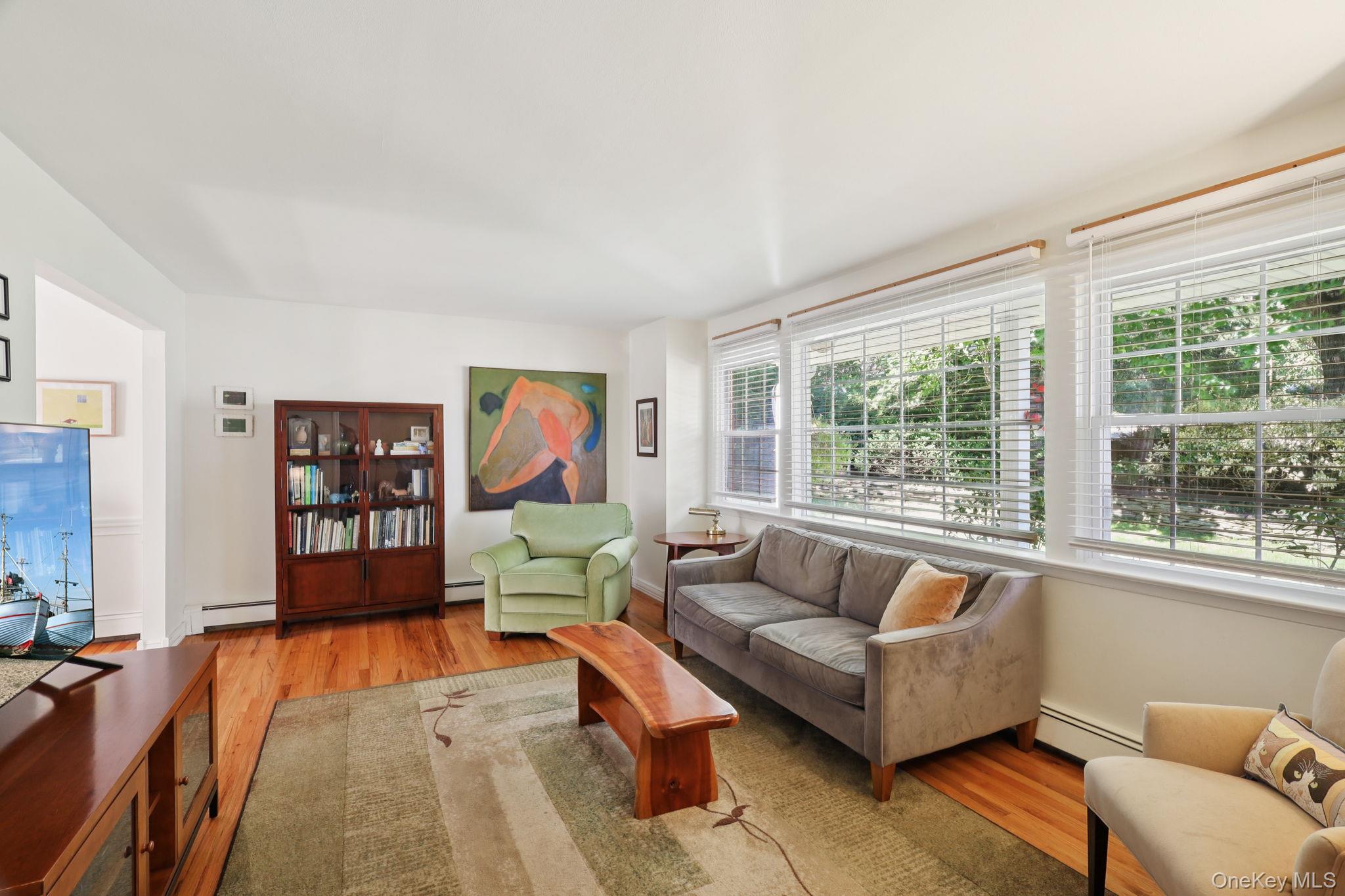 #4 photo, 230 Cook Street, サフォーク郡 Huntington Station , NY 11746