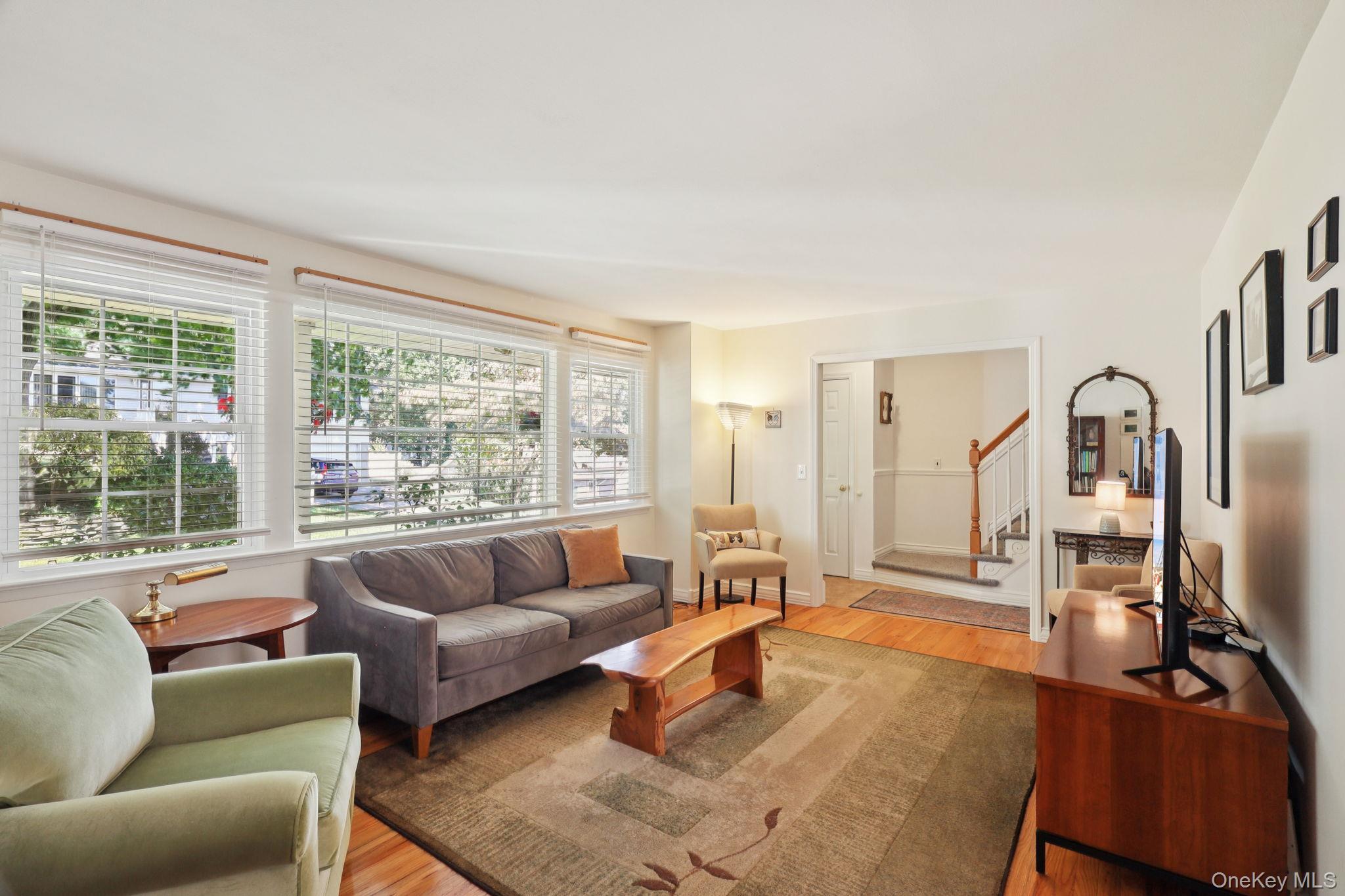 #5 photo, 230 Cook Street, サフォーク郡 Huntington Station , NY 11746