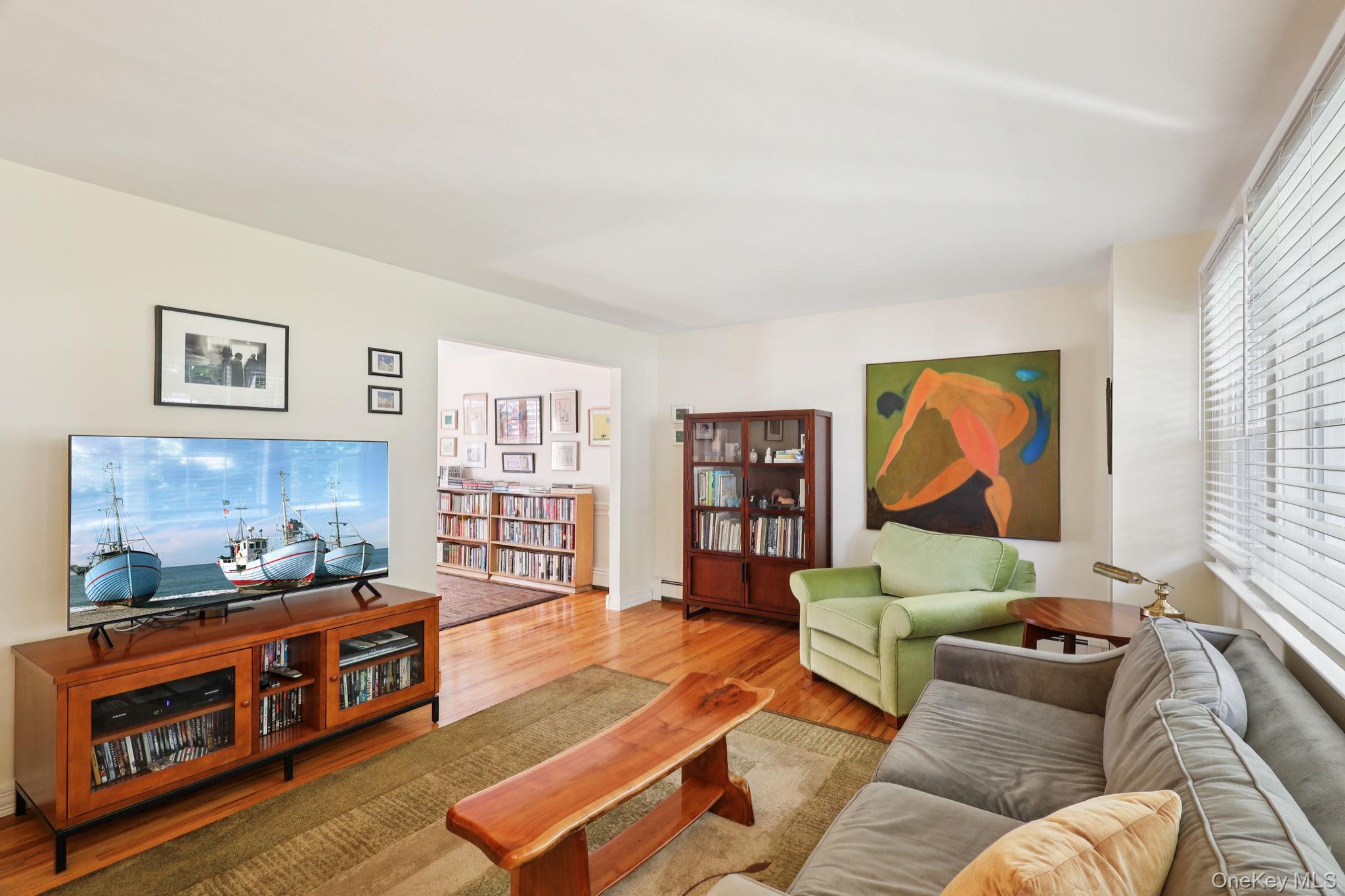 #6 photo, 230 Cook Street, サフォーク郡 Huntington Station , NY 11746