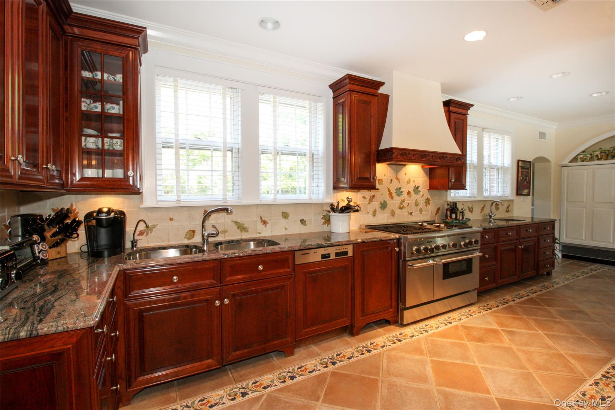 #16 photo, 40 Deer Park Road, Great Neck , NY 11024