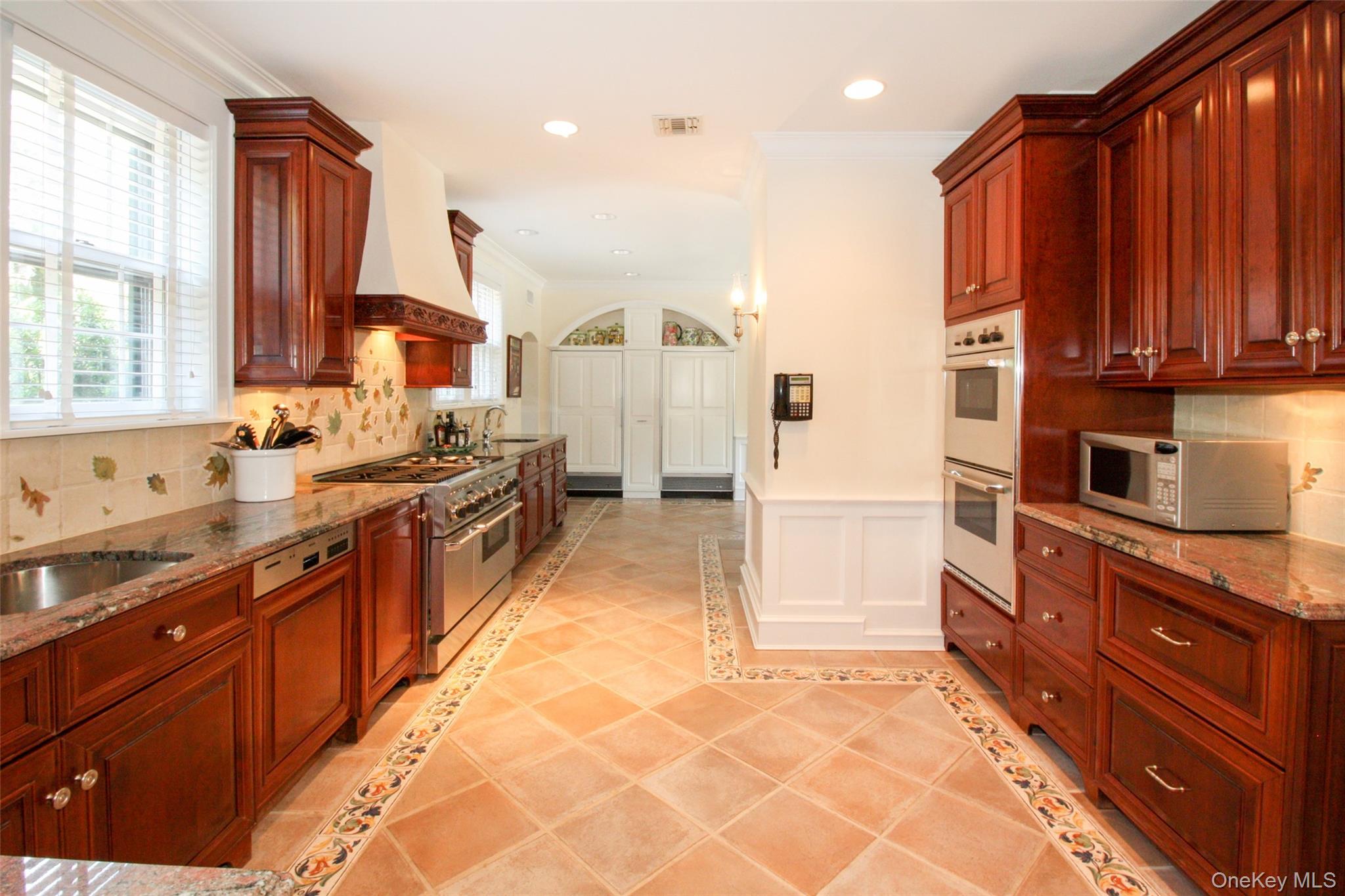 #17 photo, 40 Deer Park Road, Great Neck , NY 11024