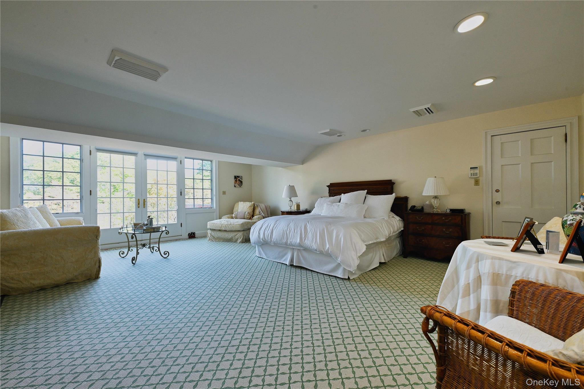 #19 photo, 40 Deer Park Road, Great Neck , NY 11024