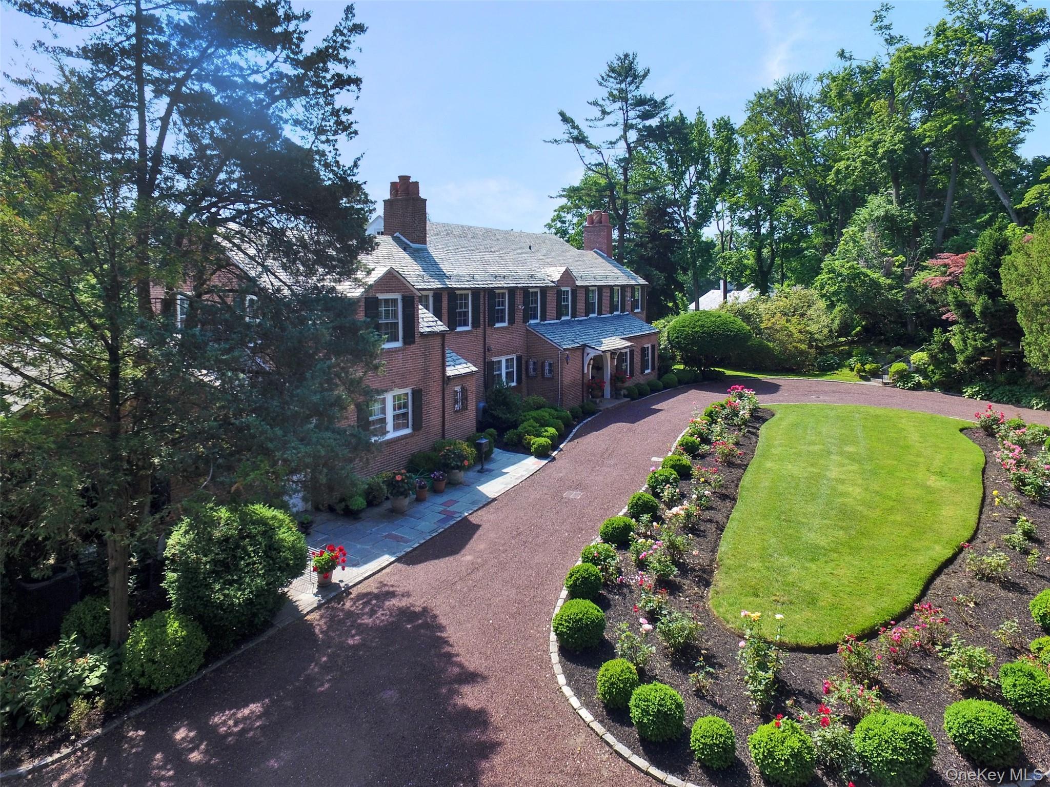 #3 photo, 40 Deer Park Road, Great Neck , NY 11024