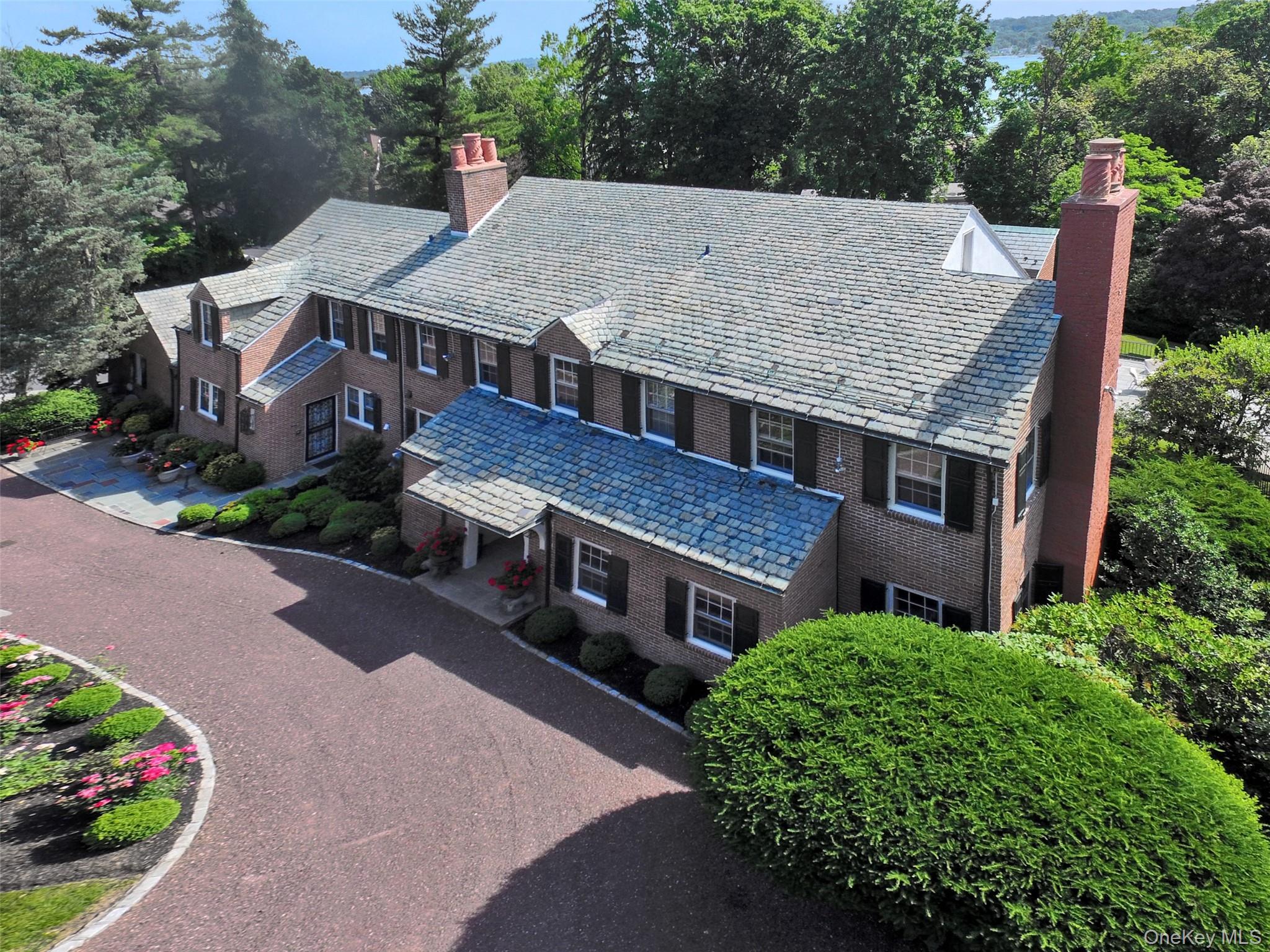 #4 photo, 40 Deer Park Road, Great Neck , NY 11024