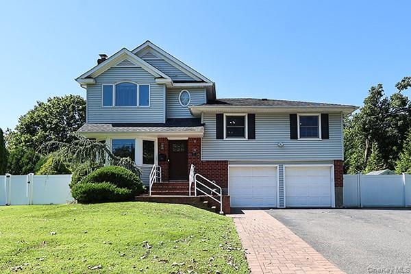 #1 photo, 15 Hedgerow Lane, Commack , NY 11725