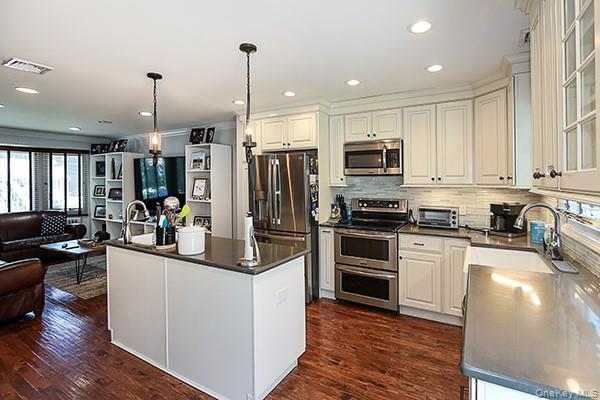 #10 photo, 15 Hedgerow Lane, Commack , NY 11725