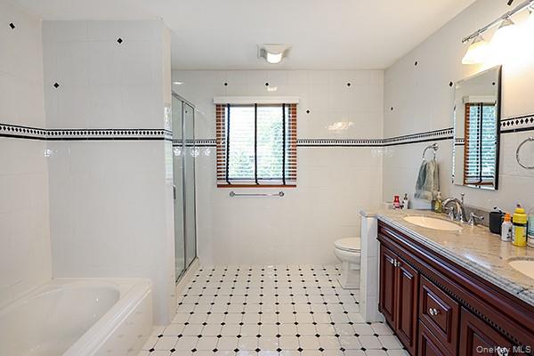 #13 photo, 15 Hedgerow Lane, Commack , NY 11725