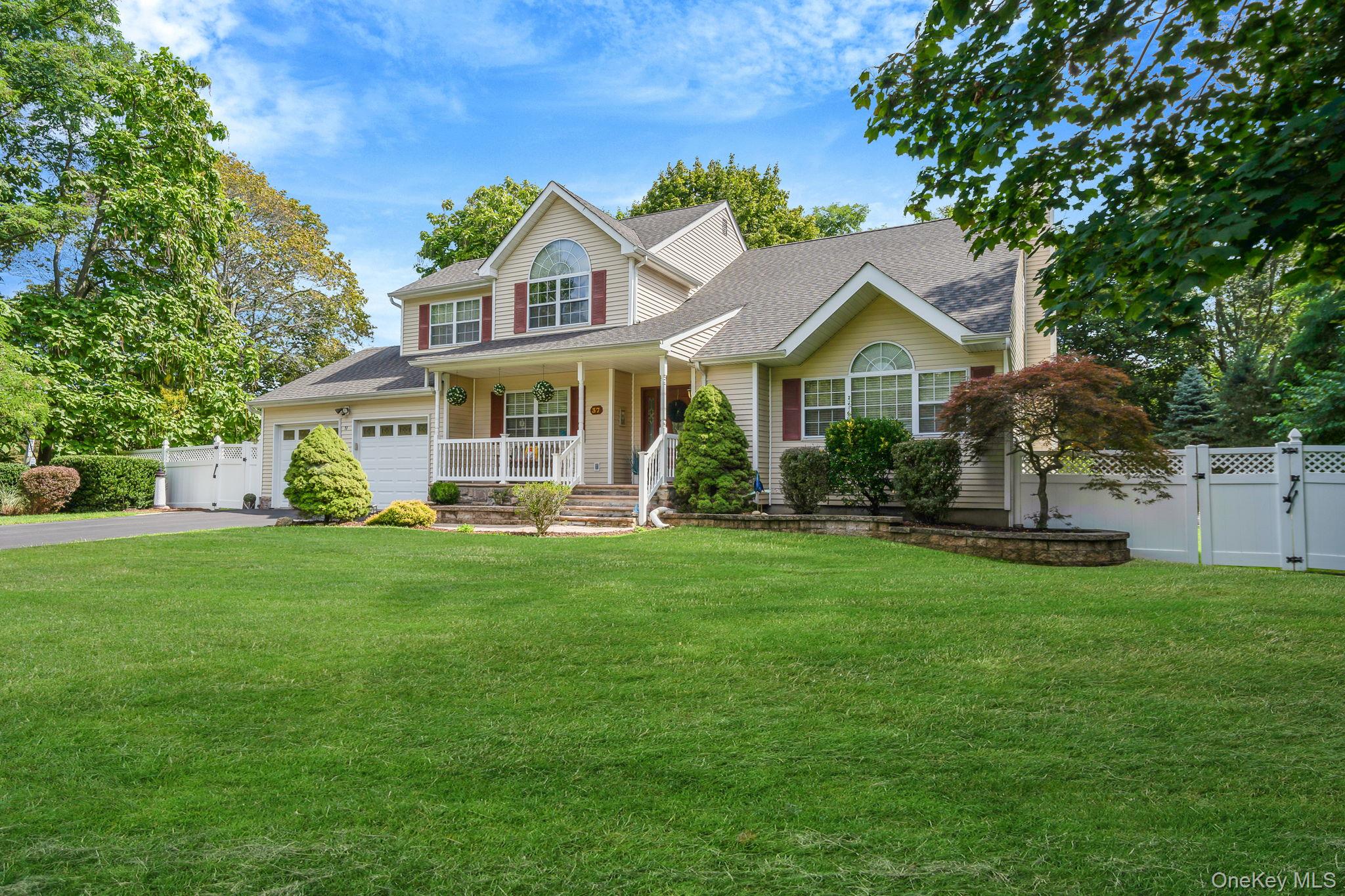 #4 photo, 37 Deer Lane, East Setauket , NY 11733