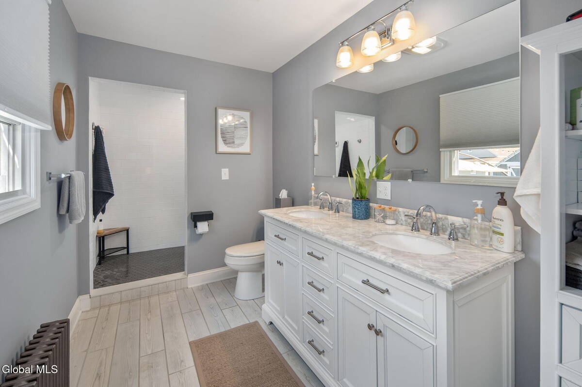 #11 photo, 2101 Hollywood Avenue, Rotterdam , NY 12306