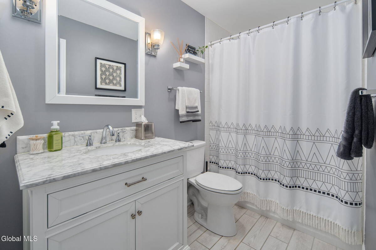 #17 photo, 2101 Hollywood Avenue, Rotterdam , NY 12306