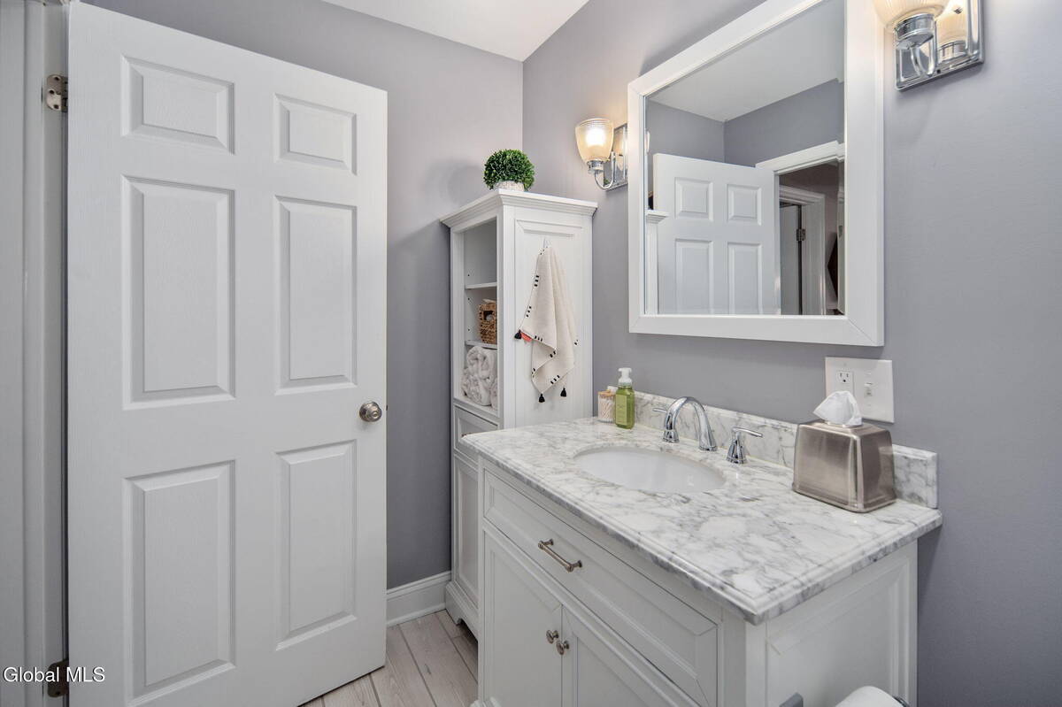 #18 photo, 2101 Hollywood Avenue, Rotterdam , NY 12306