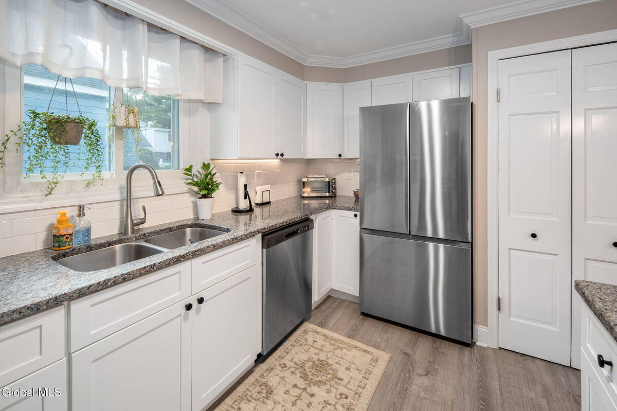 #5 photo, 2101 Hollywood Avenue, Rotterdam , NY 12306