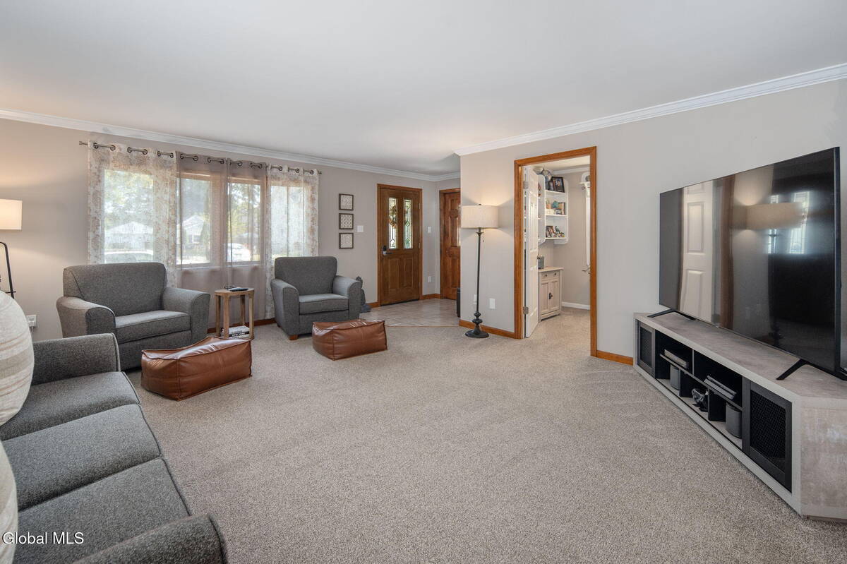 #9 photo, 2101 Hollywood Avenue, Rotterdam , NY 12306