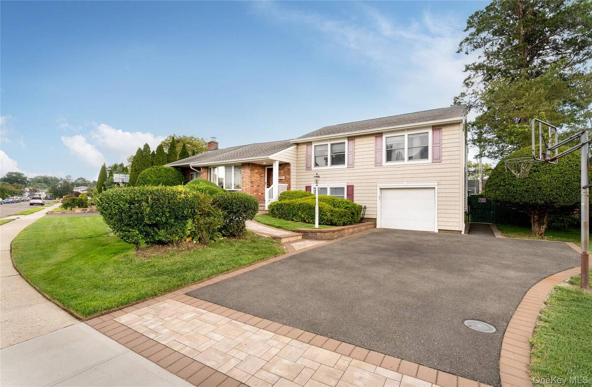 #1 photo, 11 Eaton Road, Syosset , NY 11791