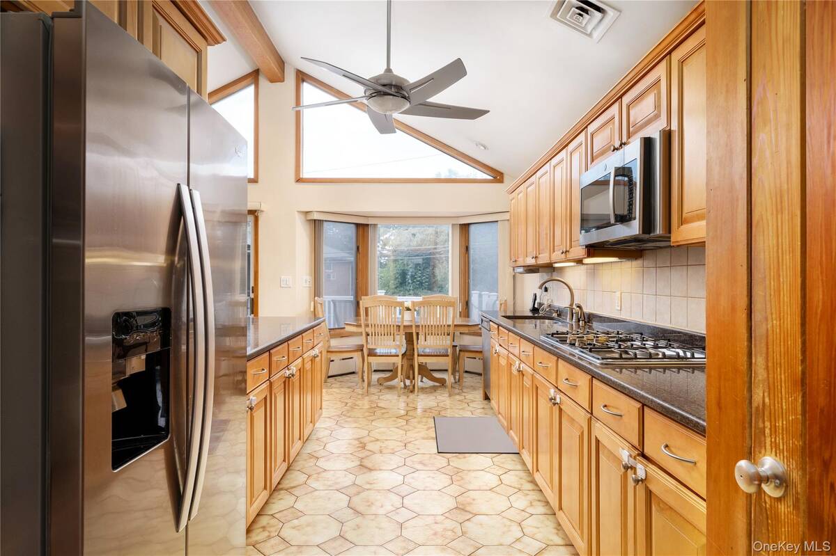 #11 photo, 11 Eaton Road, Syosset , NY 11791