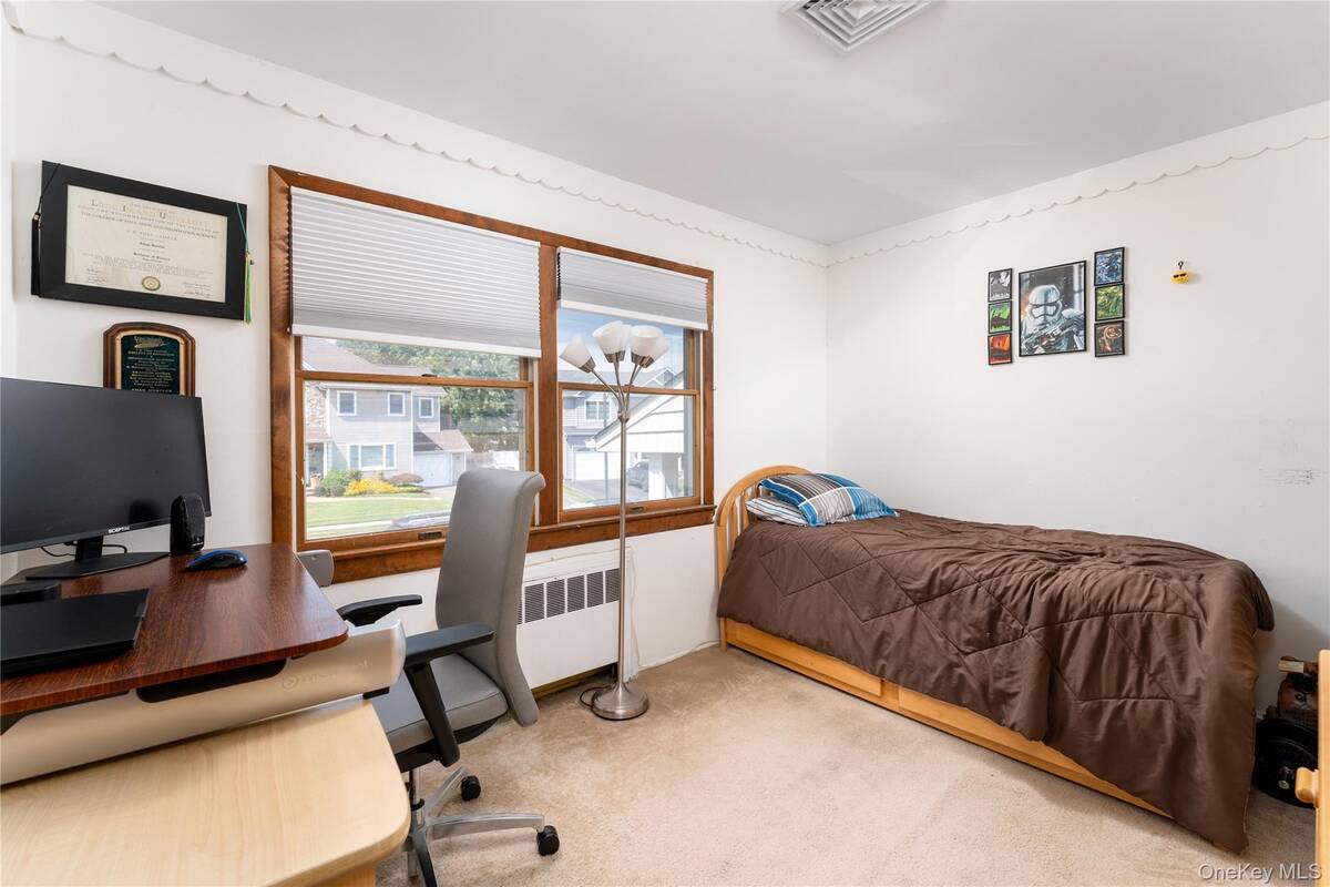 #21 photo, 11 Eaton Road, Syosset , NY 11791