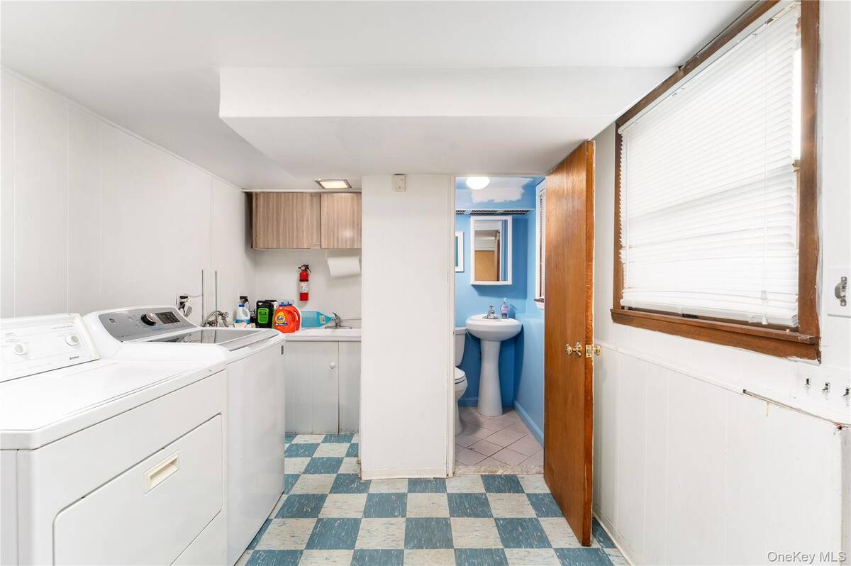 #24 photo, 11 Eaton Road, Syosset , NY 11791