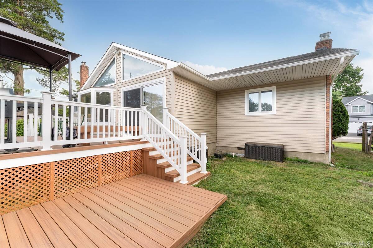 #28 photo, 11 Eaton Road, Syosset , NY 11791