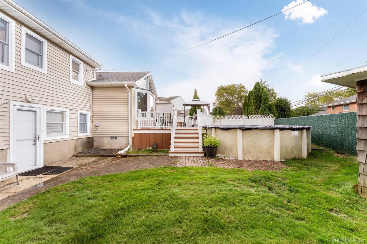 #29 photo, 11 Eaton Road, Syosset , NY 11791