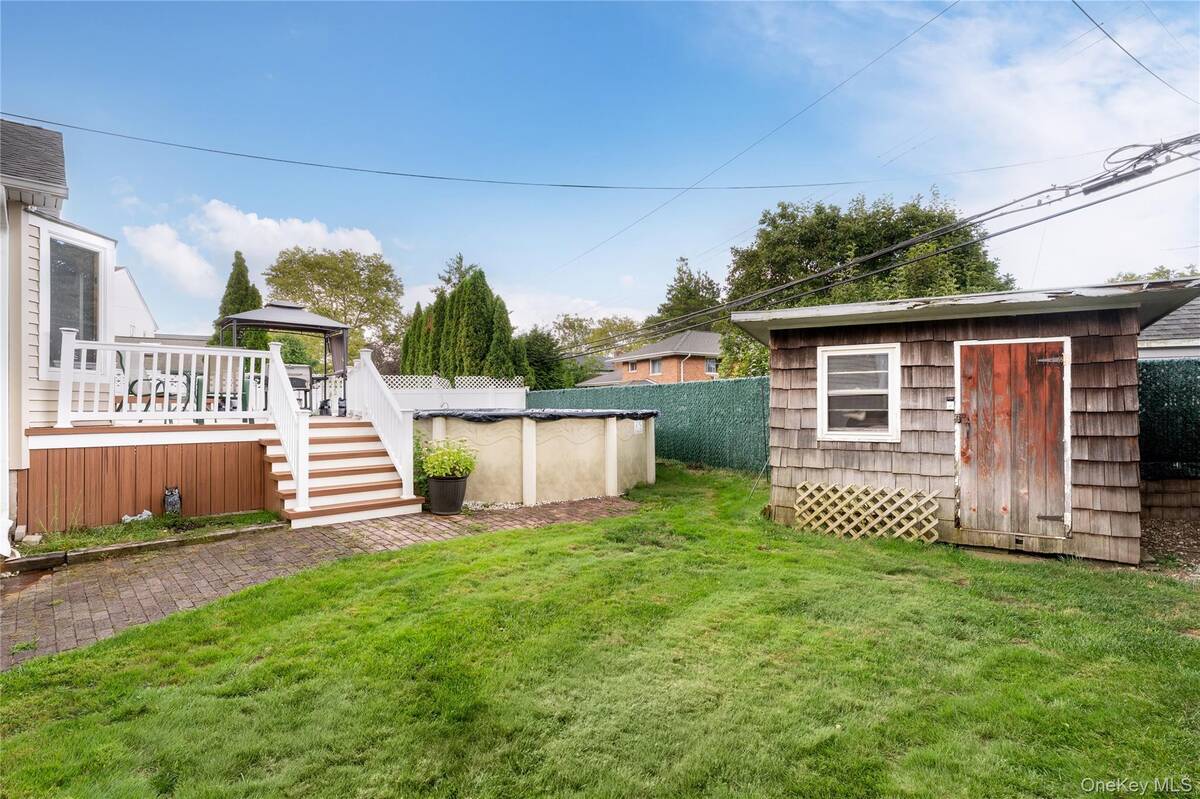 #3 photo, 11 Eaton Road, Syosset , NY 11791