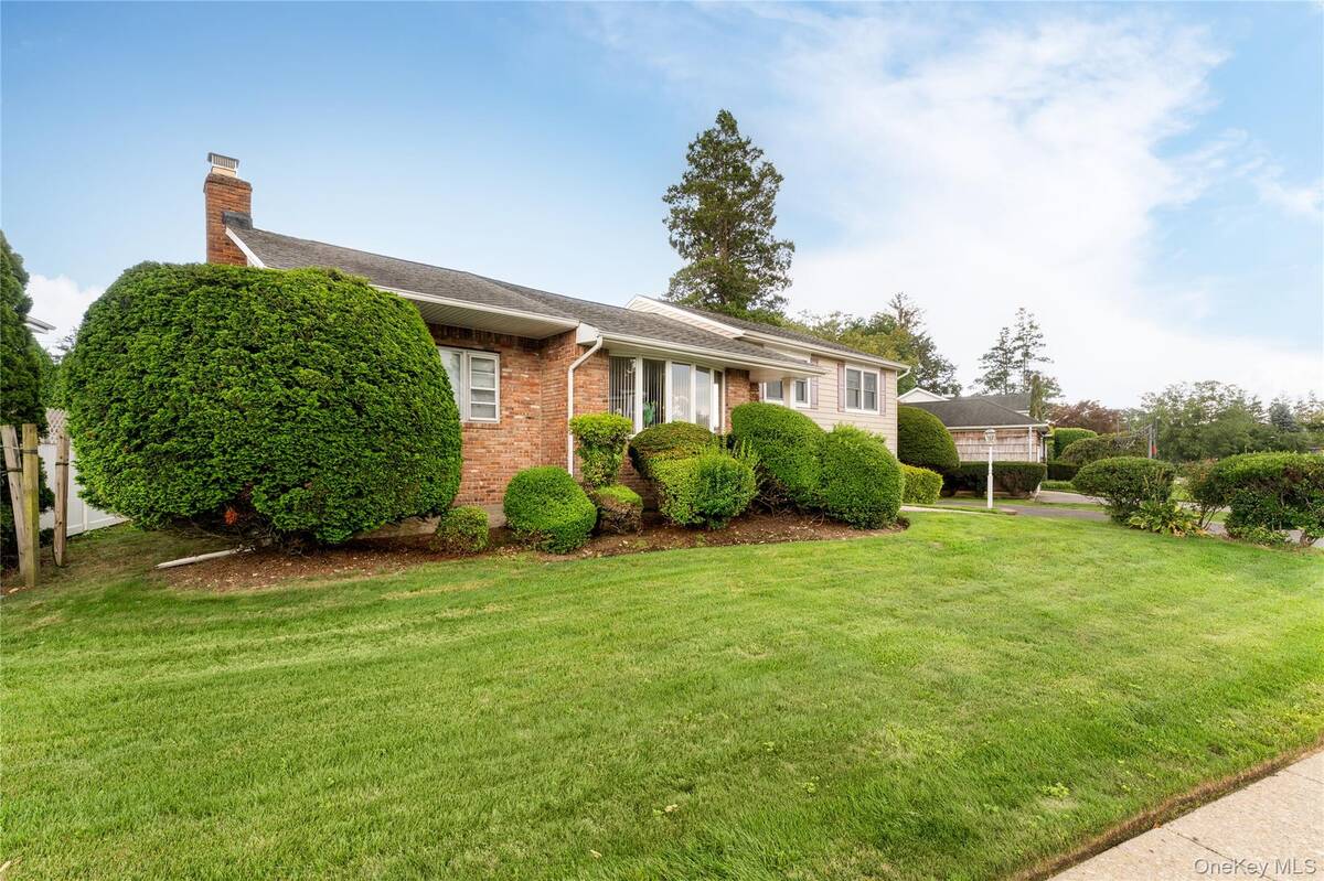 #32 photo, 11 Eaton Road, Syosset , NY 11791