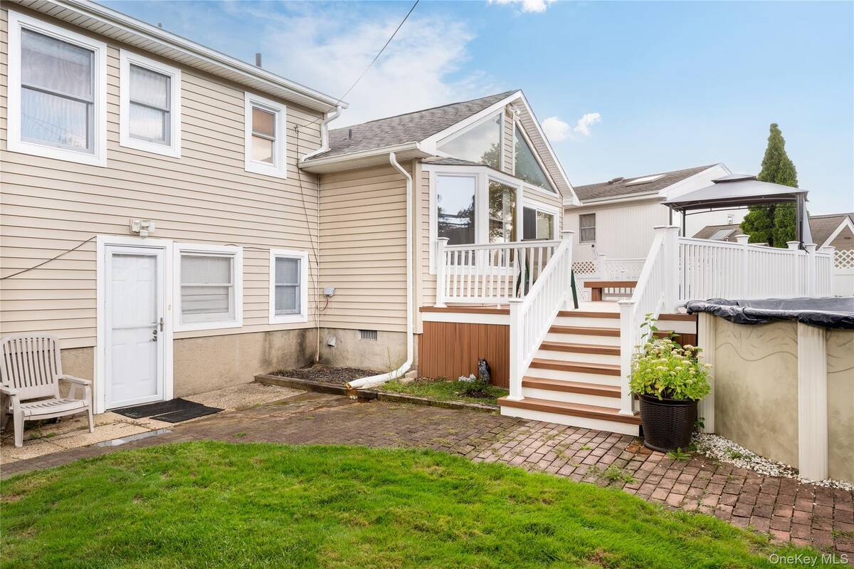 #5 photo, 11 Eaton Road, Syosset , NY 11791