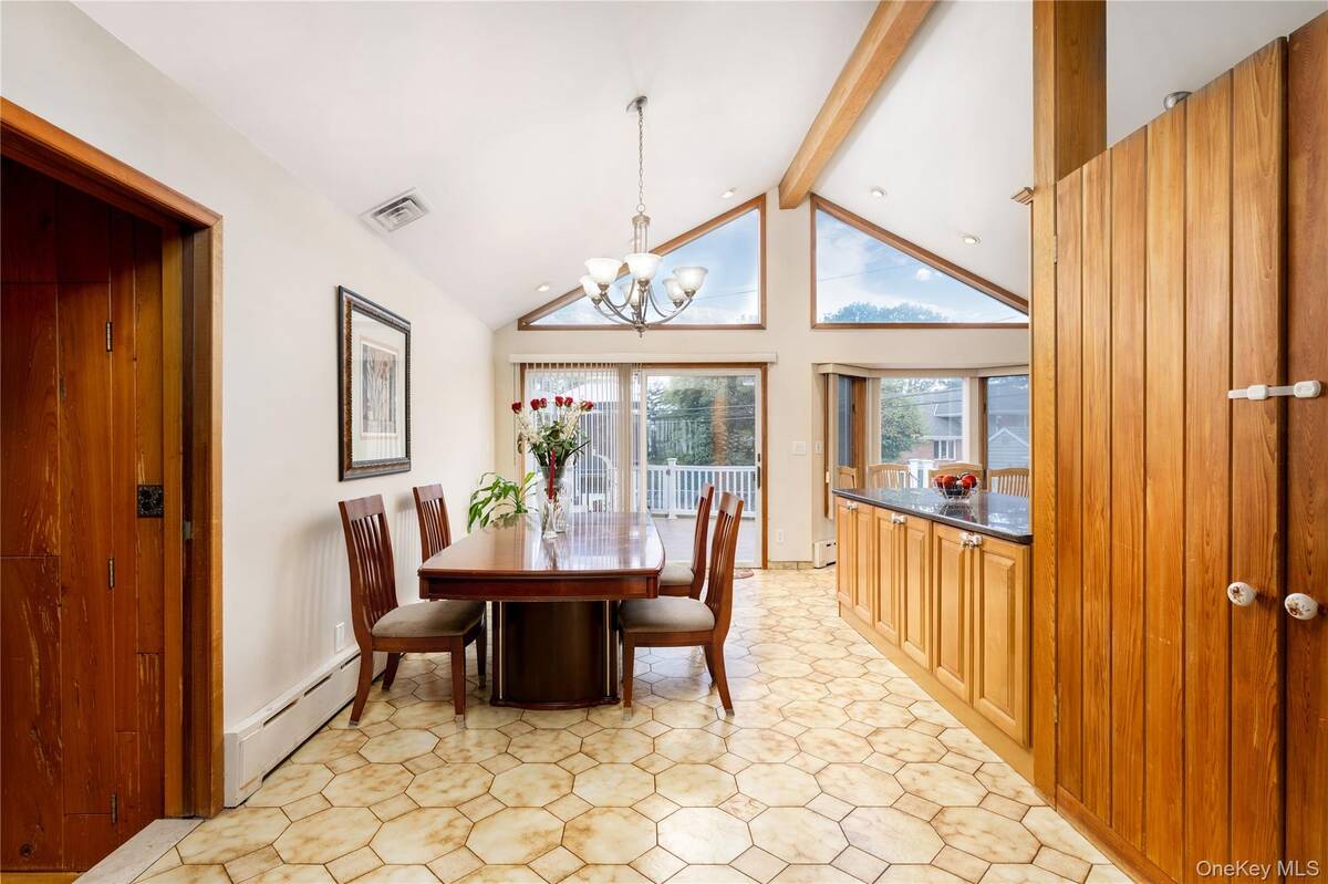 #9 photo, 11 Eaton Road, Syosset , NY 11791