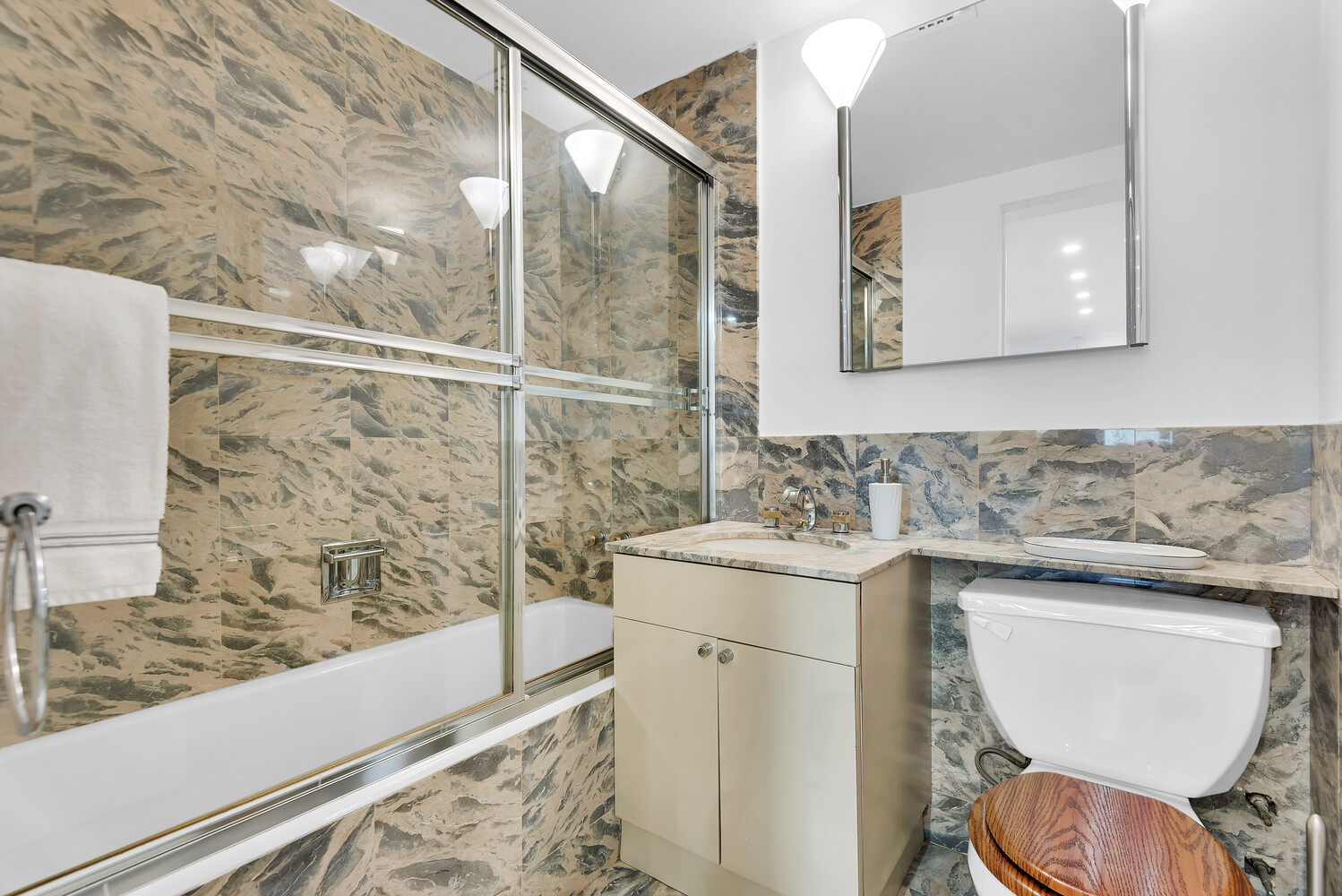 #19 photo, 135 E 54TH Street, Midtown East , NY 10022