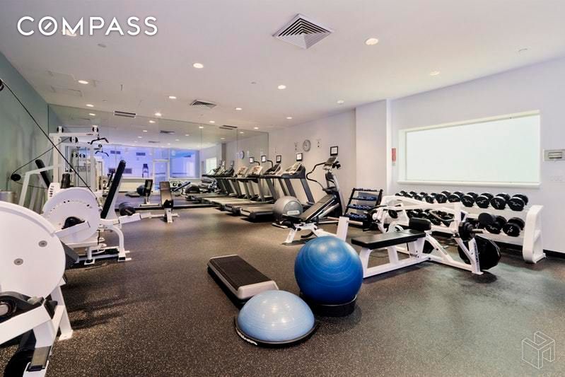 #8 photo, 235 E 40th Street, マンハッタン Murray Hill , NY 10016