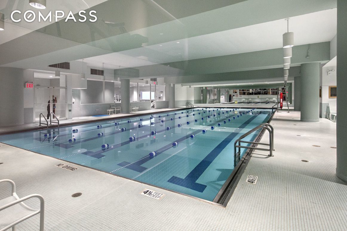 #9 photo, 235 E 40th Street, マンハッタン Murray Hill , NY 10016