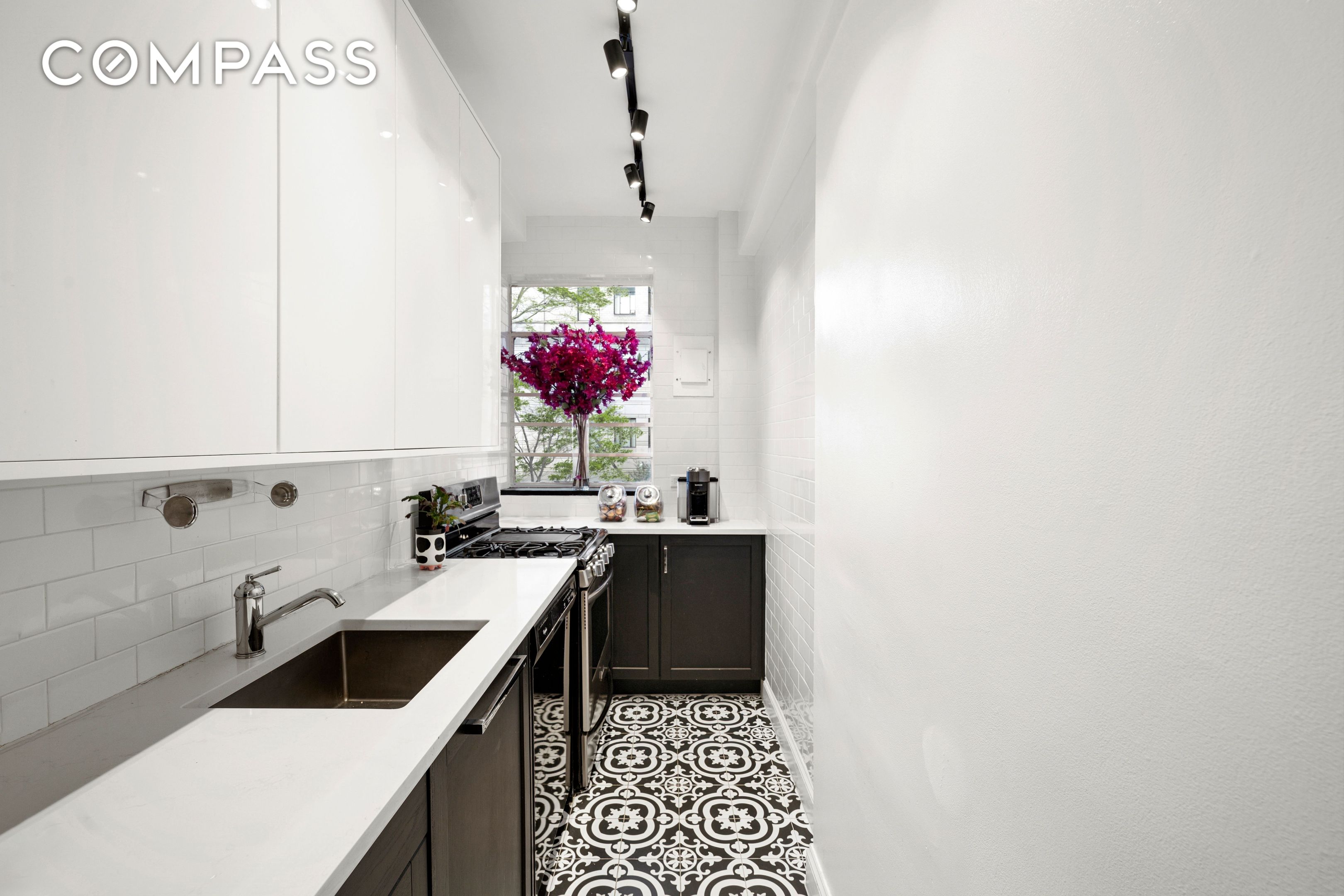 #10 photo, 140 Riverside Drive, Upper West Side , NY 10024