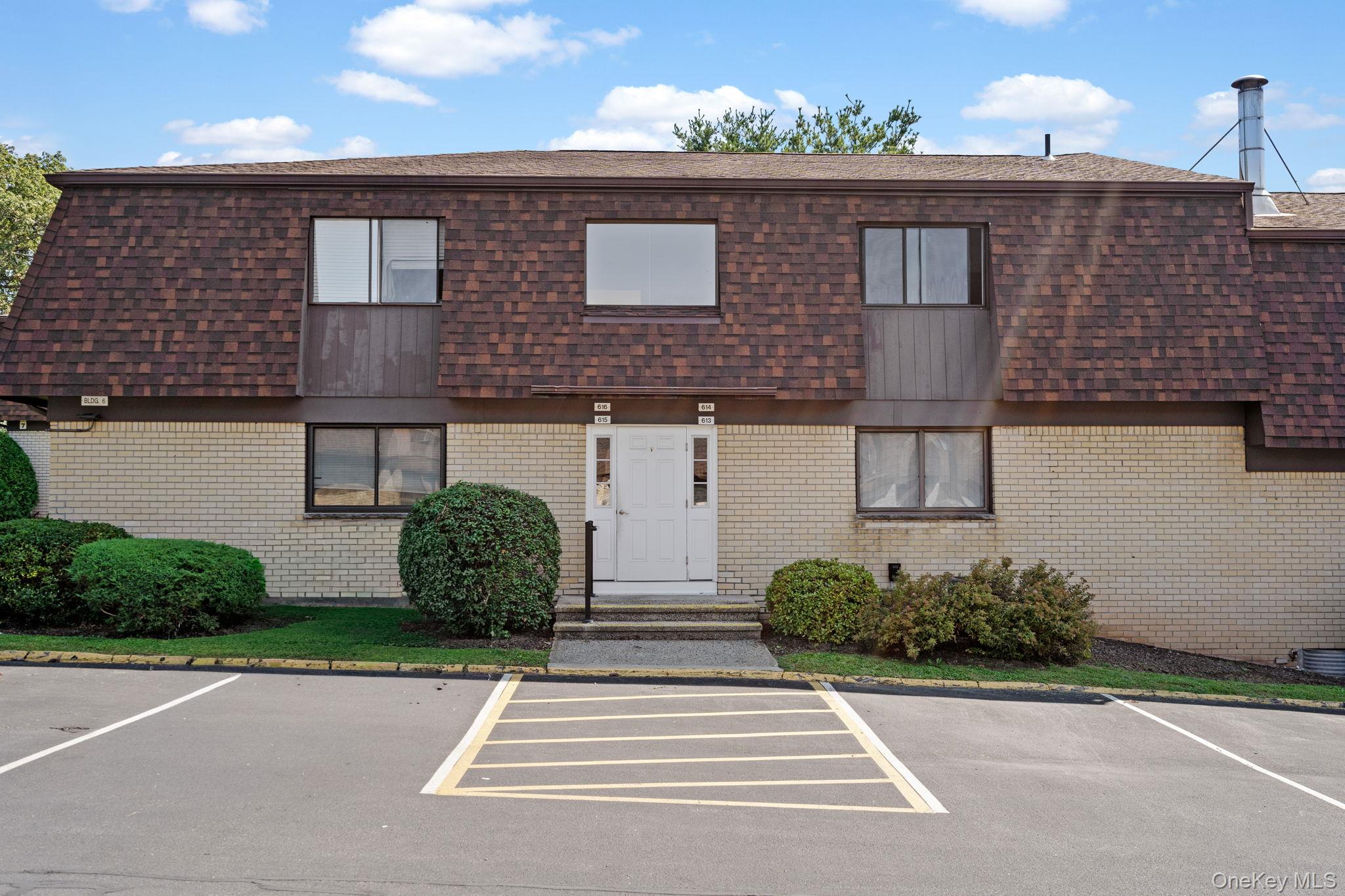 #1 photo, 614 Cherry Hill Drive, 紐約州 Poughkeepsie , NY 12603