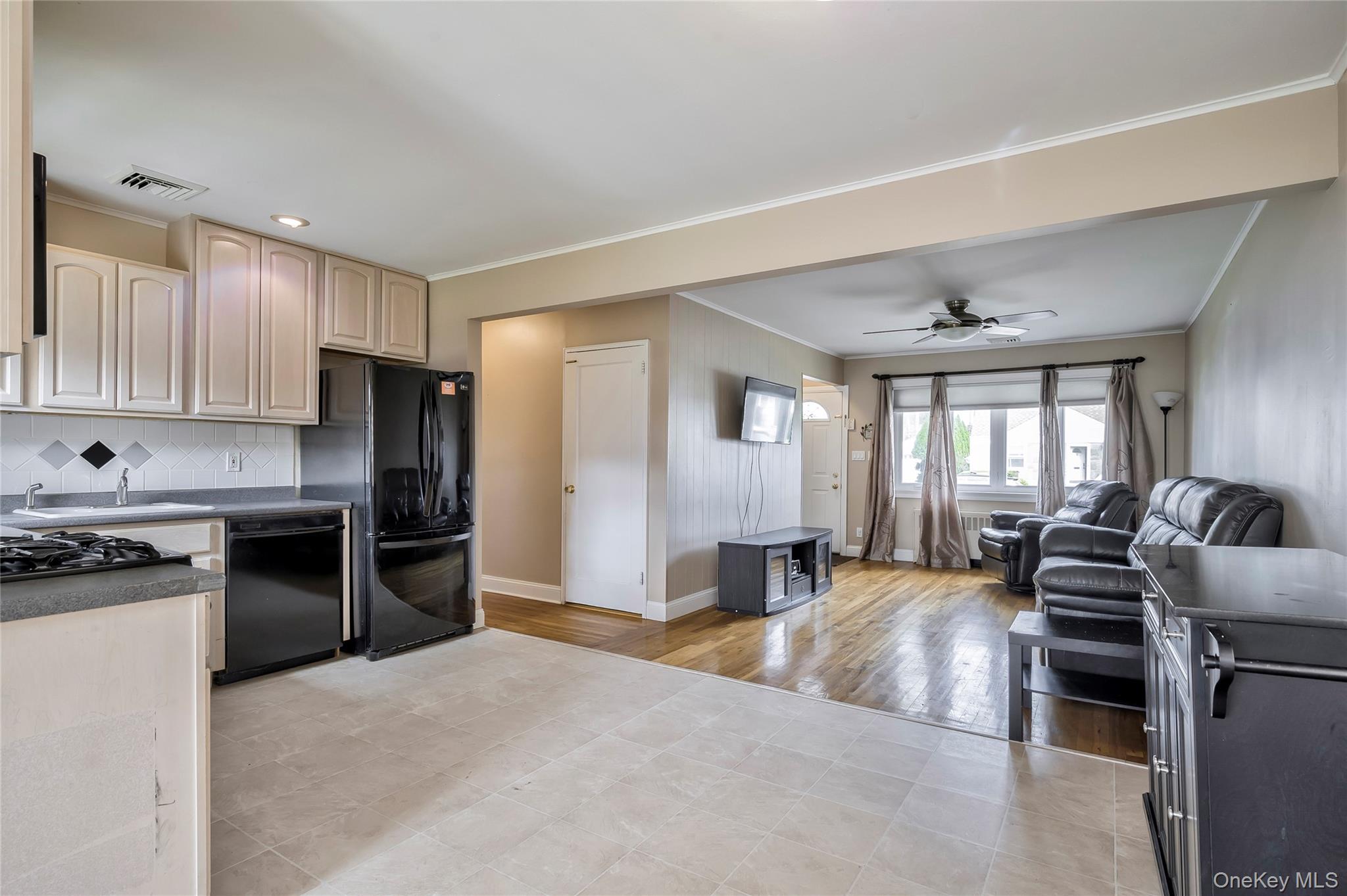 #10 photo, 11 Jamaica Ave, Plainview , NY 11803