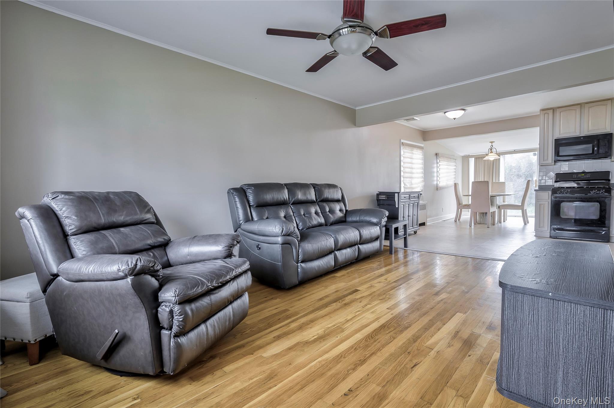 #3 photo, 11 Jamaica Ave, Plainview , NY 11803