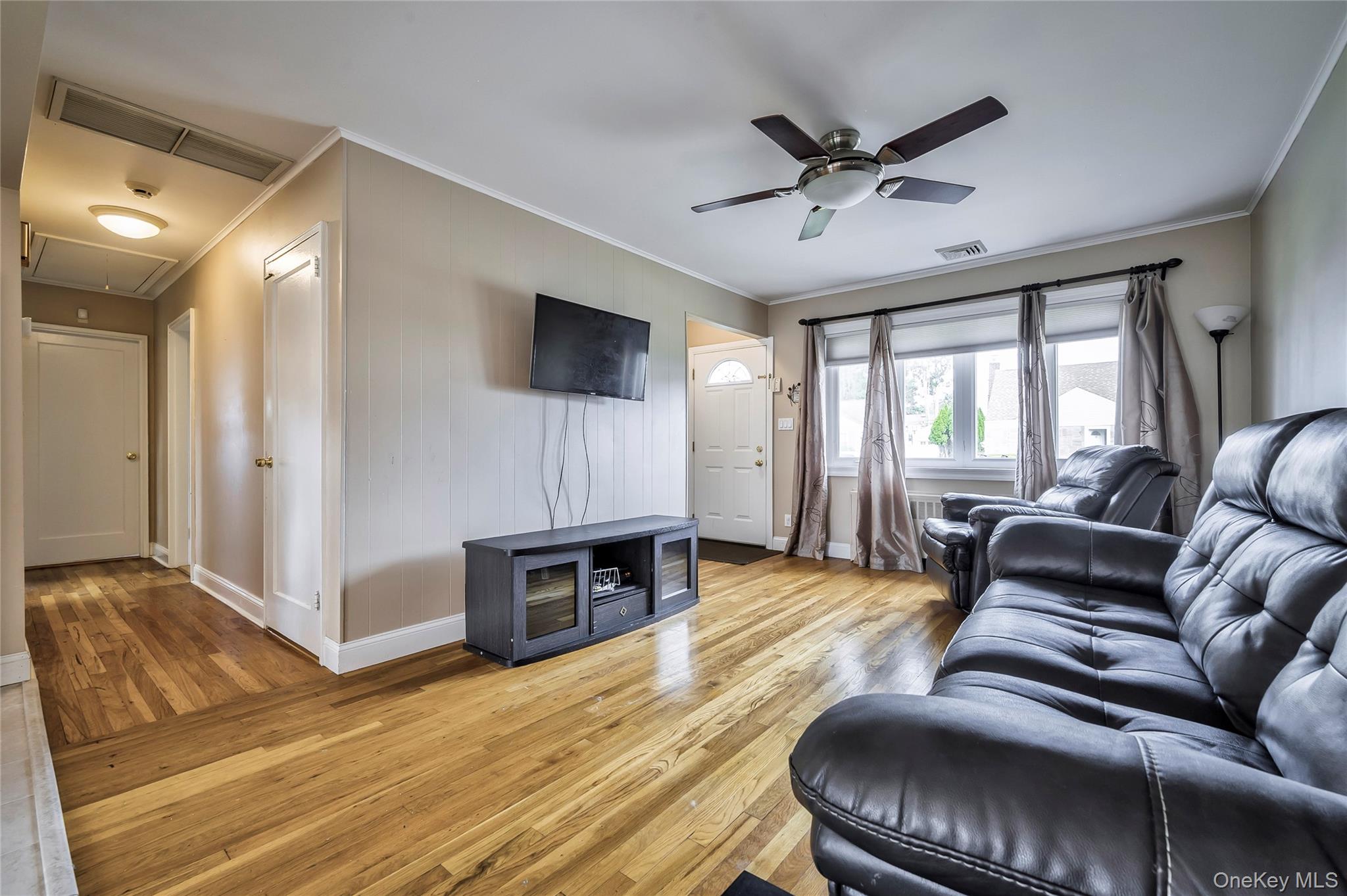 #5 photo, 11 Jamaica Ave, Plainview , NY 11803