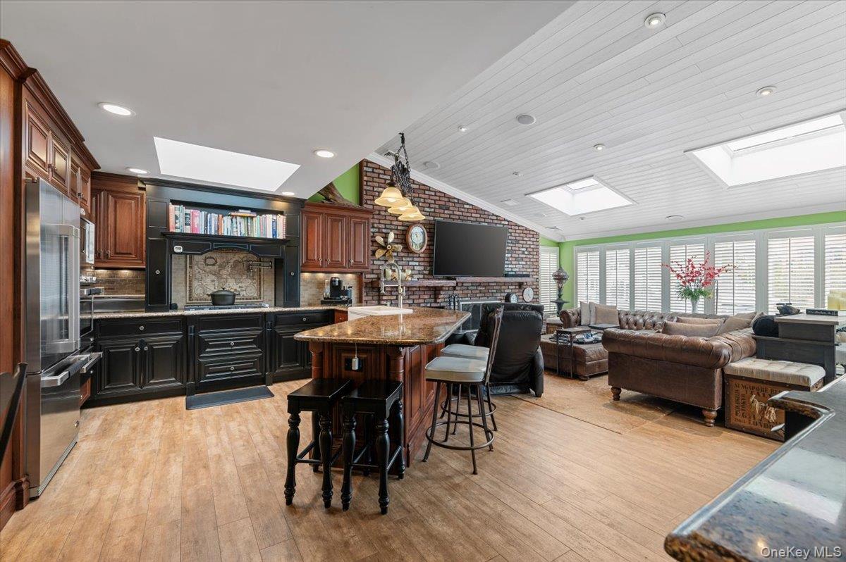 #12 photo, 5 Canal Road, Massapequa , NY 11758