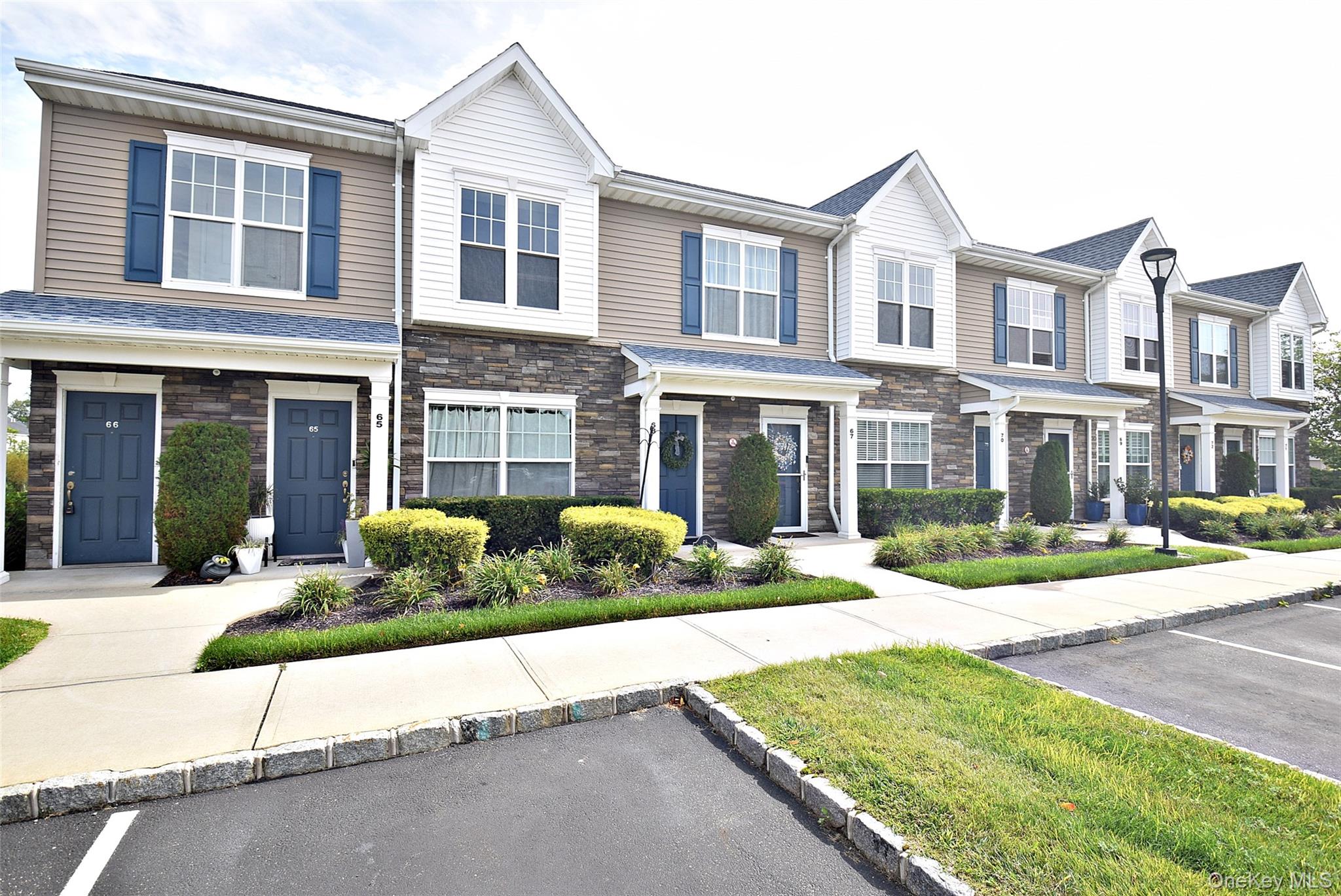 #1 photo, 66 Weatherby Lane, सफ़ोक काउंटी Central Islip , NY 11722