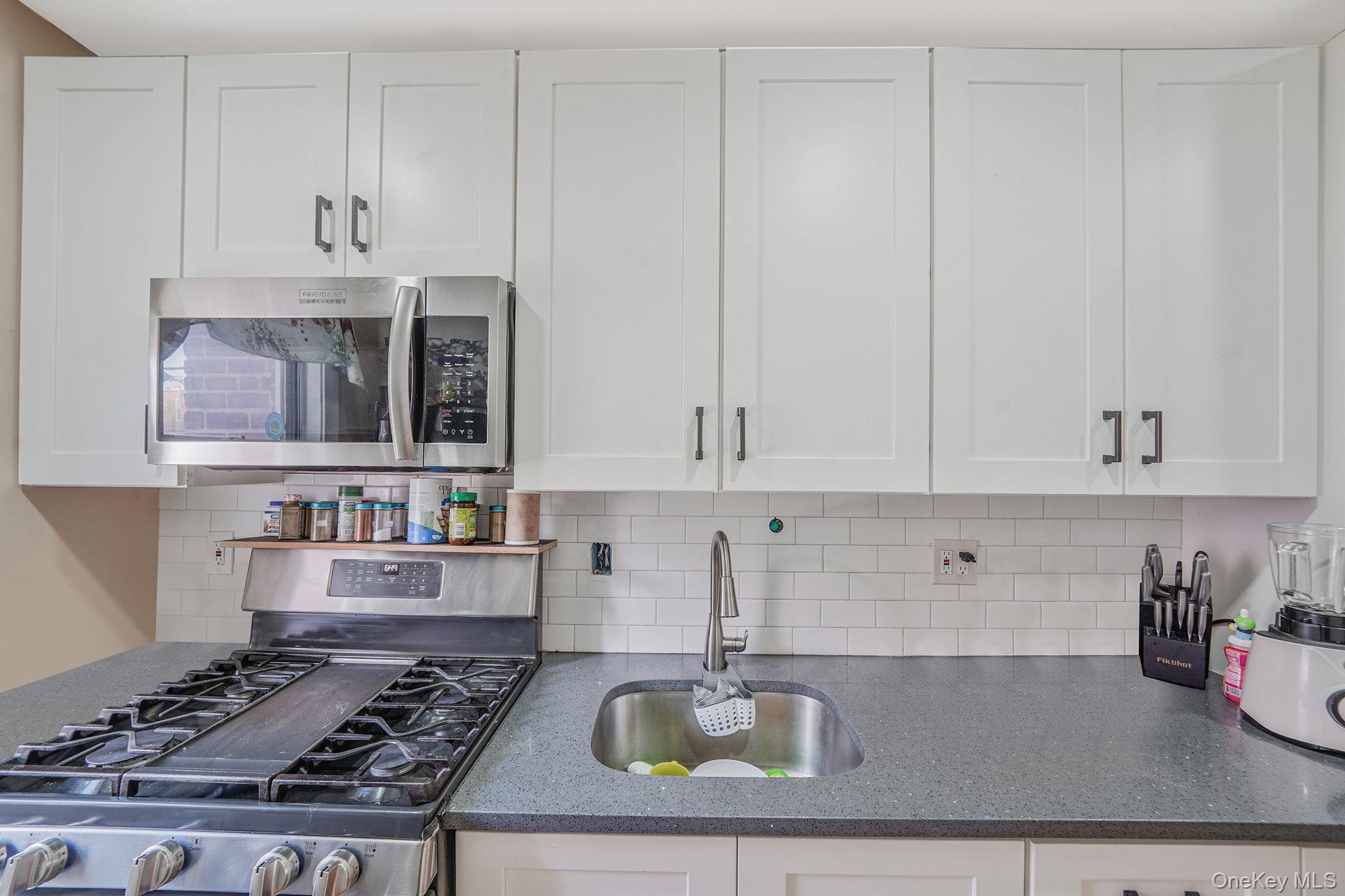 #13 photo, 20202 109th Avenue, Saint Albans , NY 11412