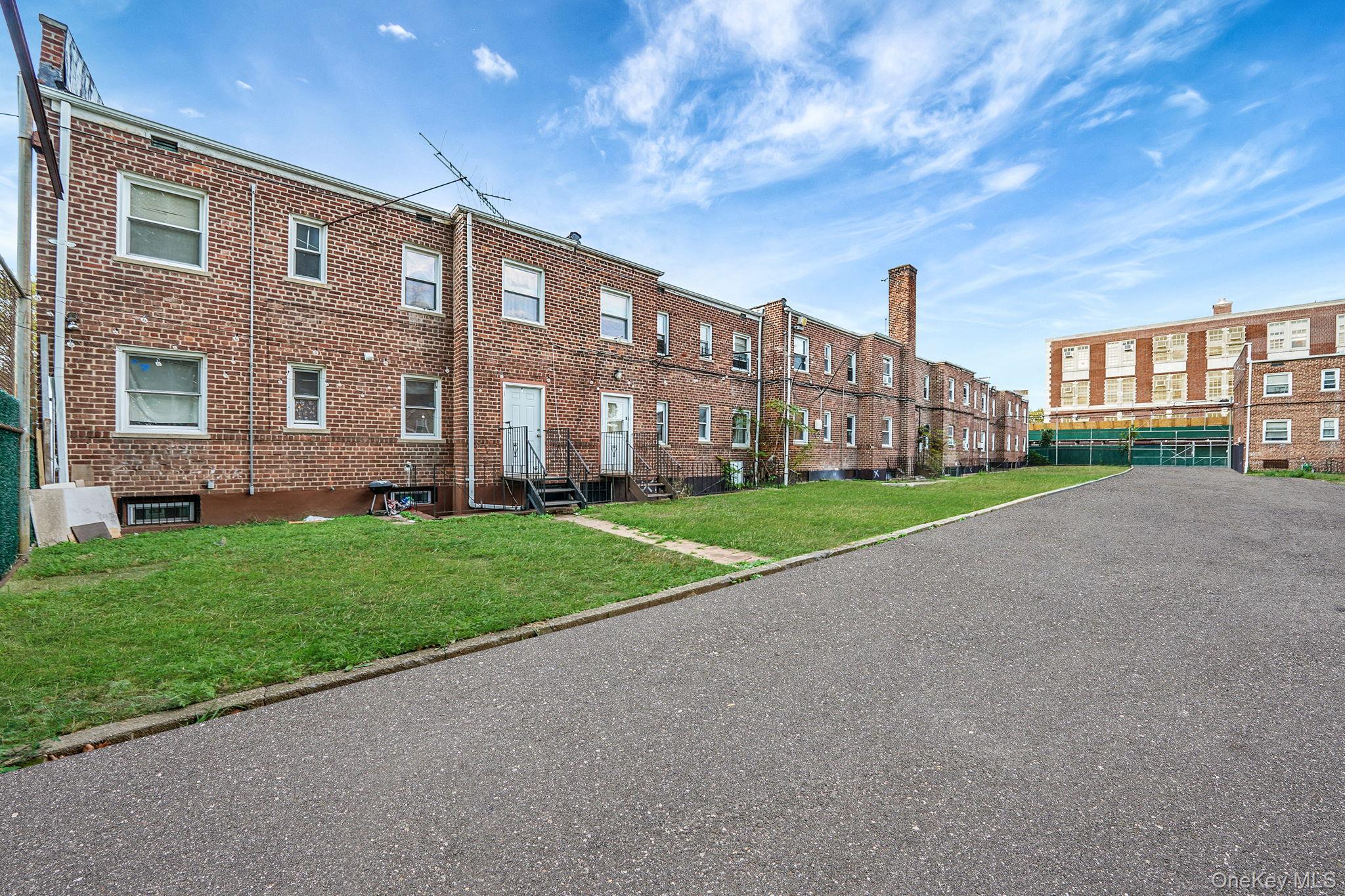 #5 photo, 20202 109th Avenue, Saint Albans , NY 11412